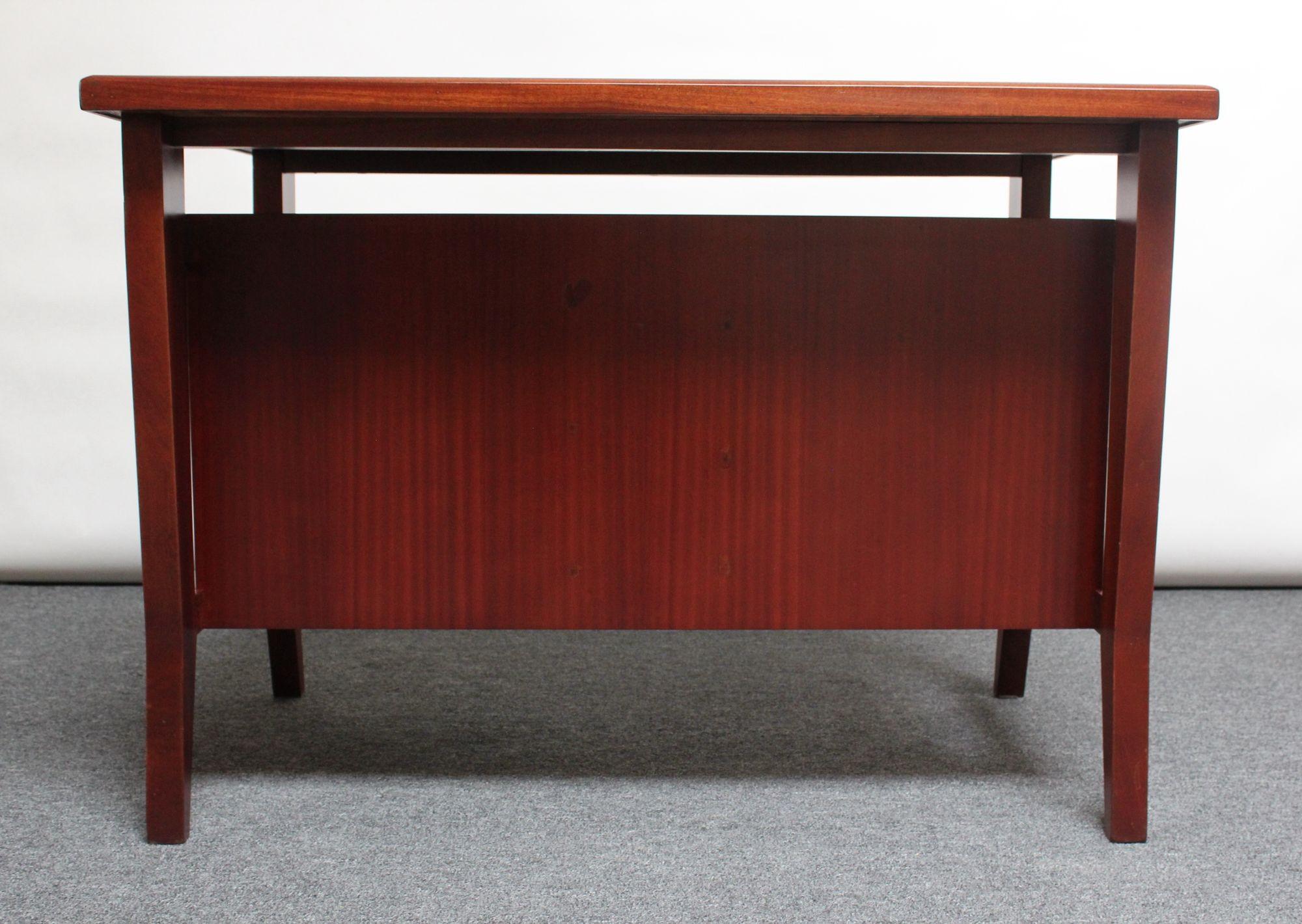 Petite Italian Modern Stained Mahogany Writing Desk by Gio Ponti for Schirolli For Sale 1