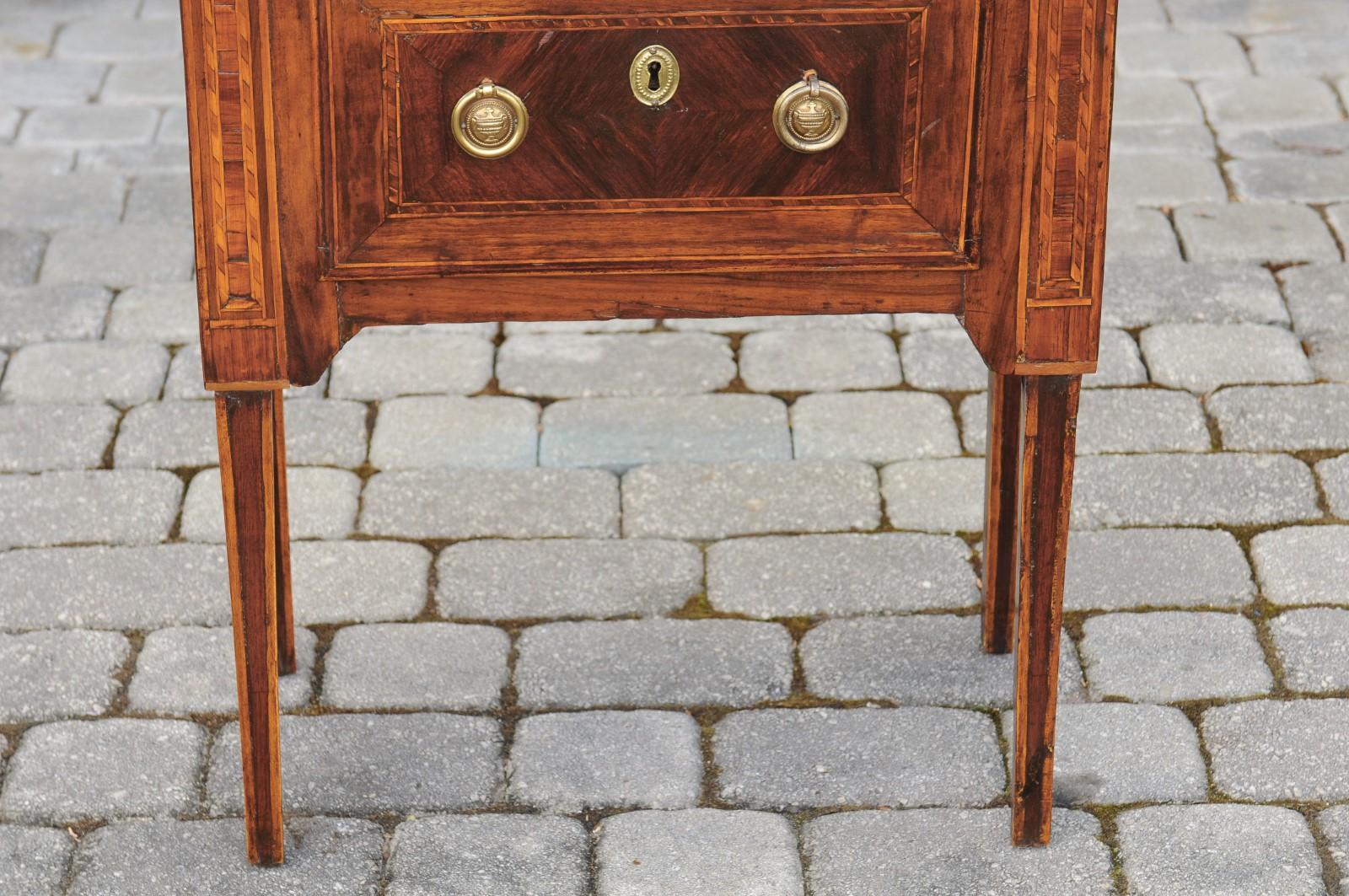 Petite Italian Neoclassical Period Walnut Commode circa 1800 with Inlaid Décor For Sale 9