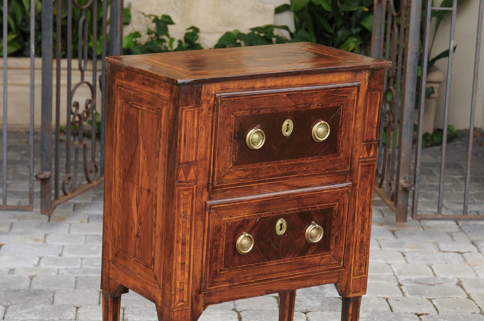 Inlay Petite Italian Neoclassical Period Walnut Commode circa 1800 with Inlaid Décor For Sale