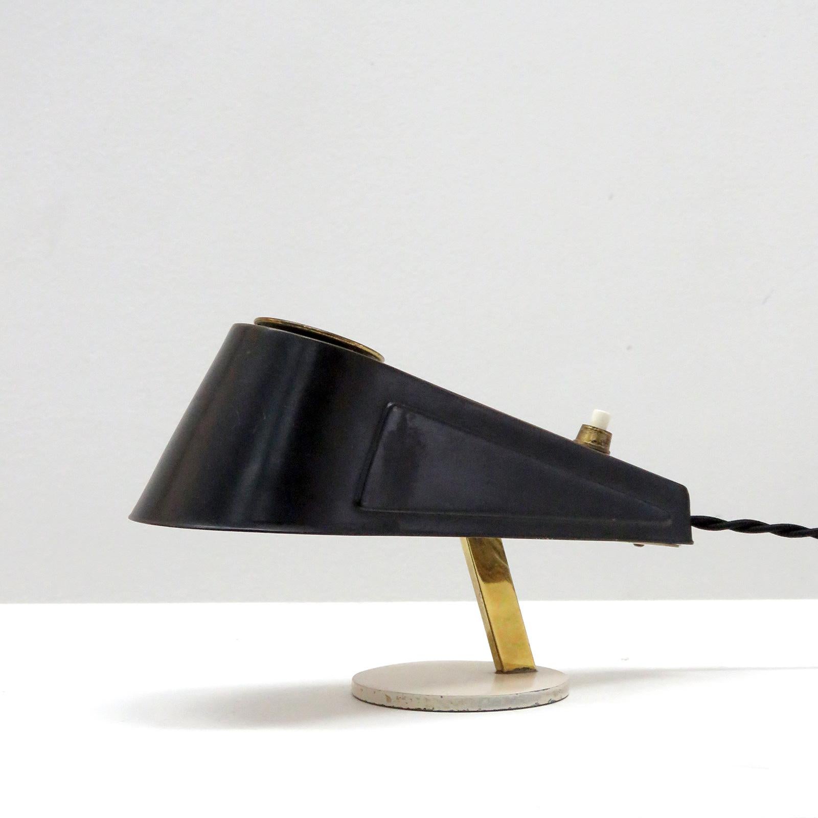 Metallo Piccola lampada da tavolo italiana, 1960 in vendita