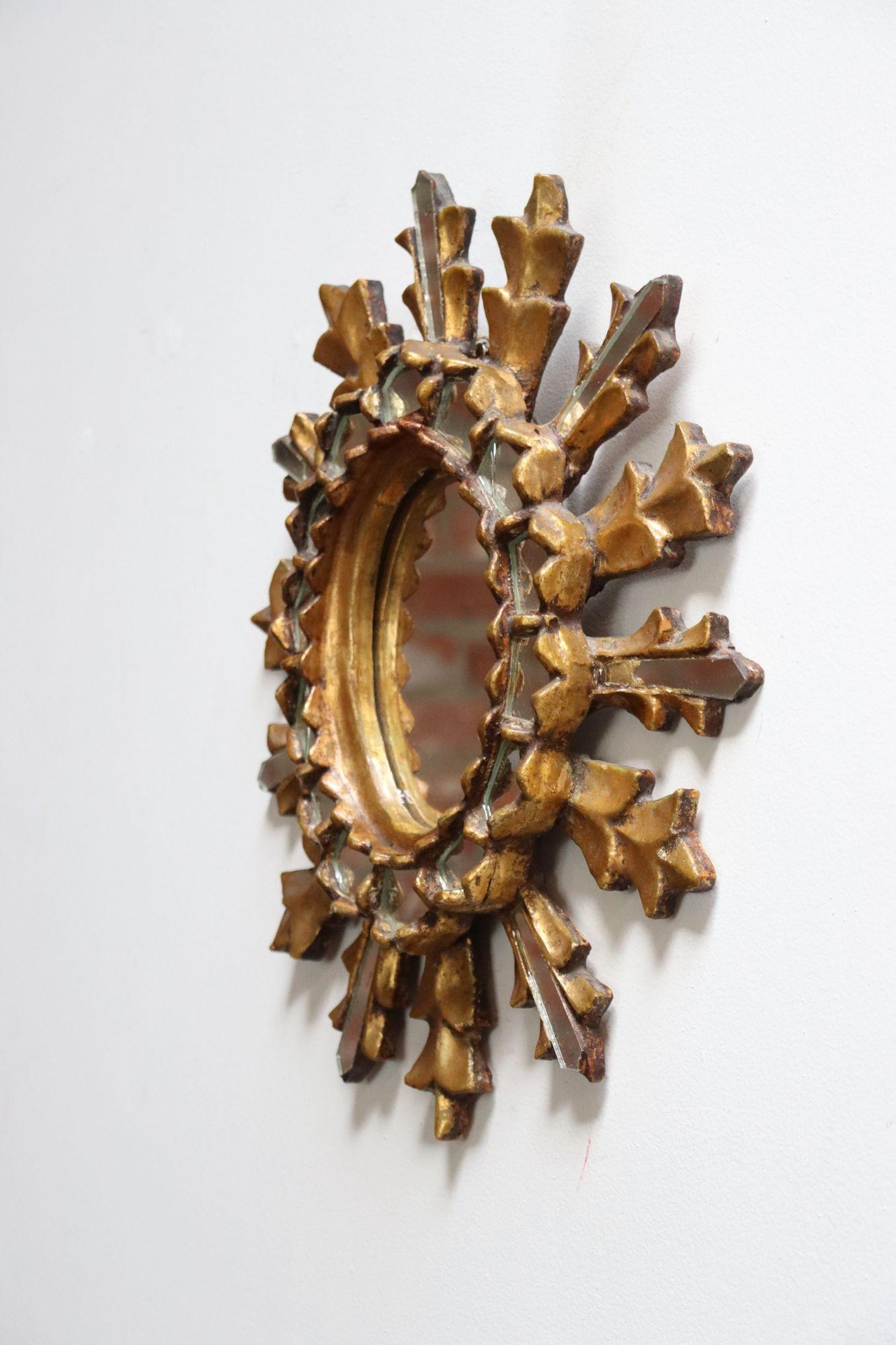 Dekorativer italienischer Vintage-Wandspiegel „Sunburst“ aus vergoldetem Holz, Vintage (Hollywood Regency) im Angebot