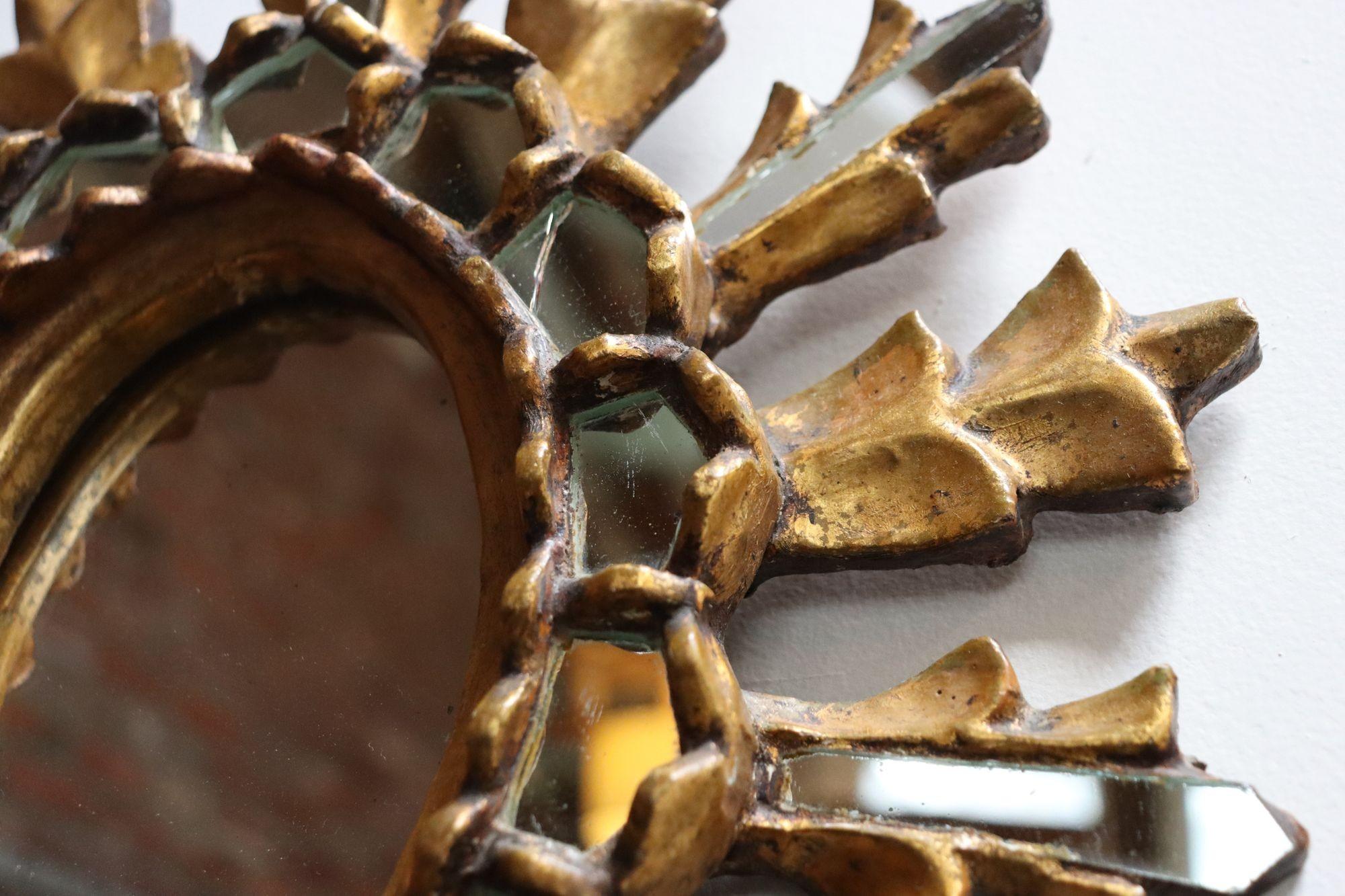 Dekorativer italienischer Vintage-Wandspiegel „Sunburst“ aus vergoldetem Holz, Vintage im Angebot 2