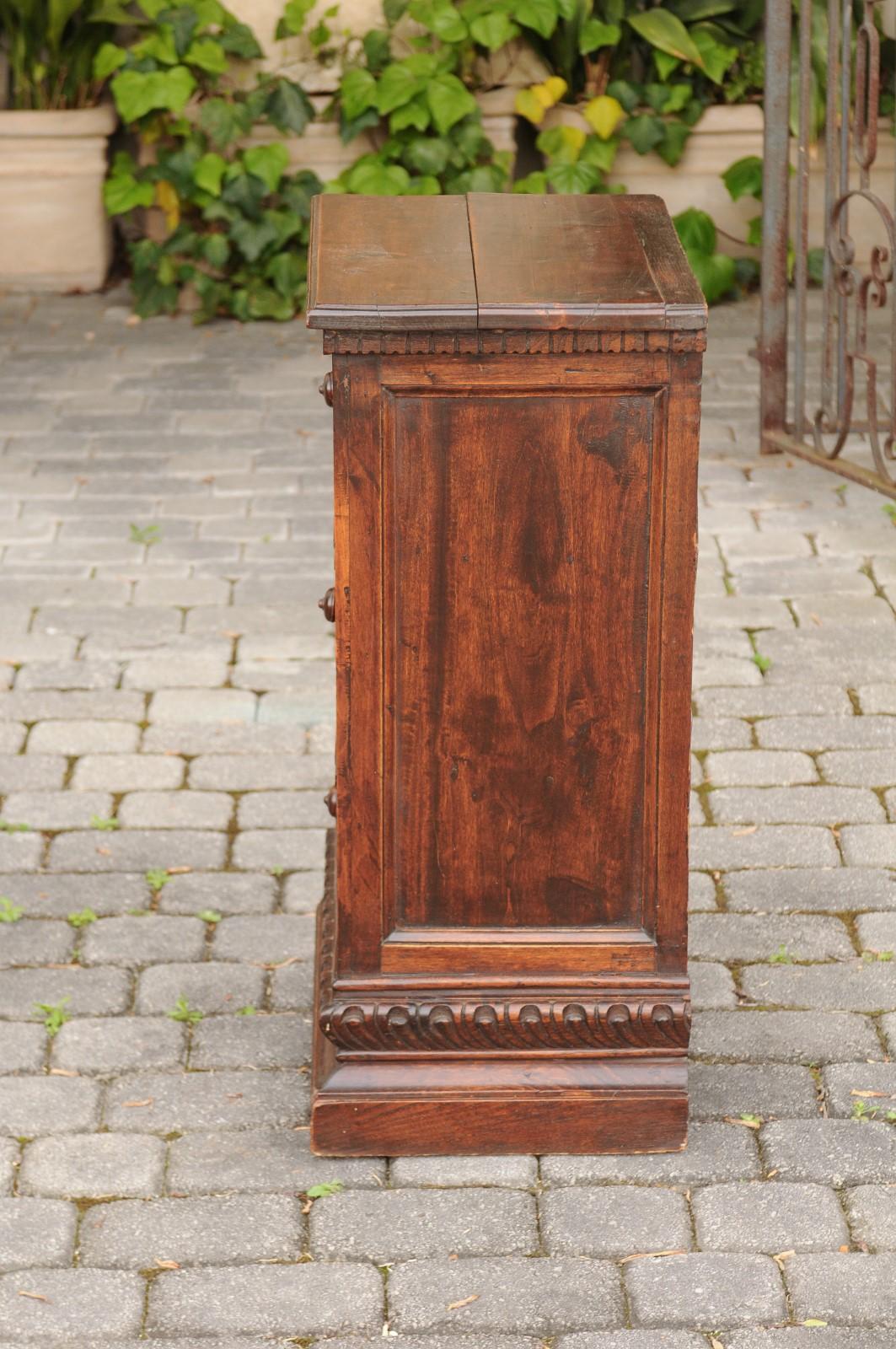Petite Italian Walnut 1840s Commode with Three Drawers and Guilloche Motifs For Sale 6