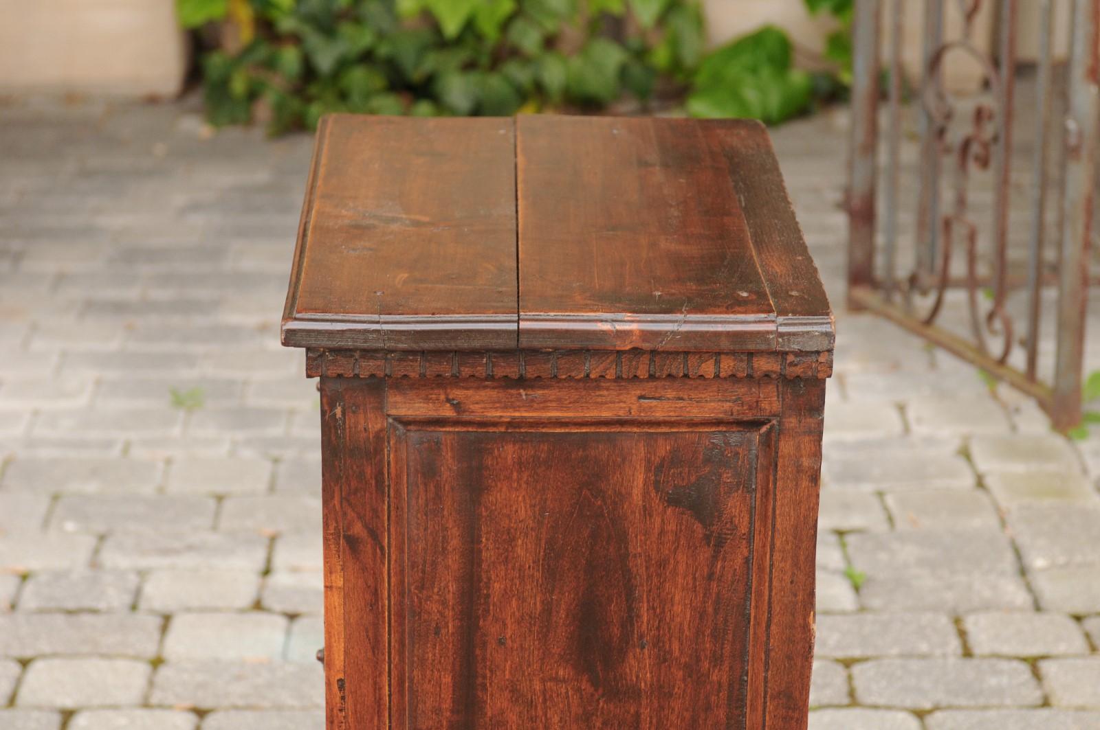 Petite Italian Walnut 1840s Commode with Three Drawers and Guilloche Motifs For Sale 8