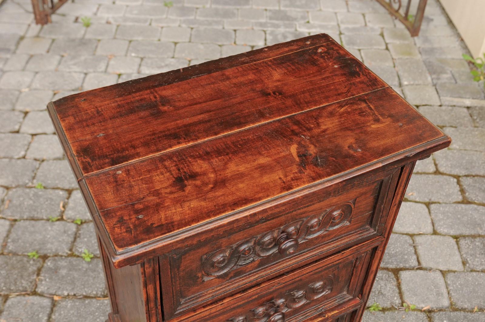 Petite Italian Walnut 1840s Commode with Three Drawers and Guilloche Motifs For Sale 1