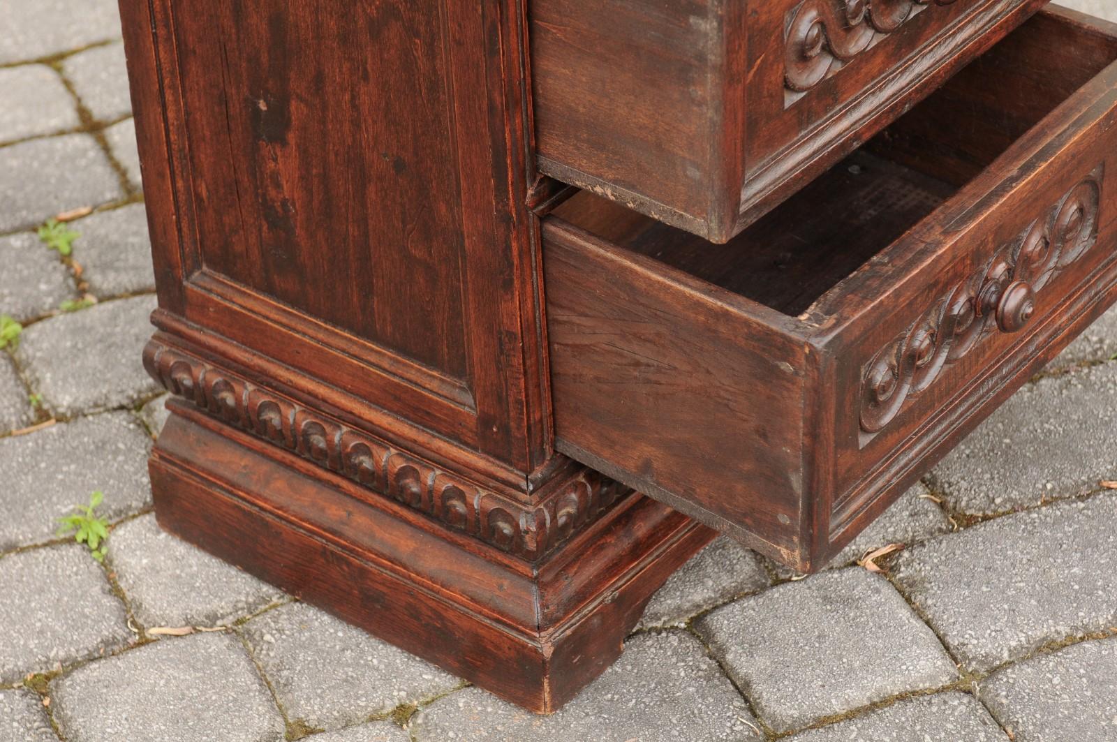 Petite Italian Walnut 1840s Commode with Three Drawers and Guilloche Motifs For Sale 3