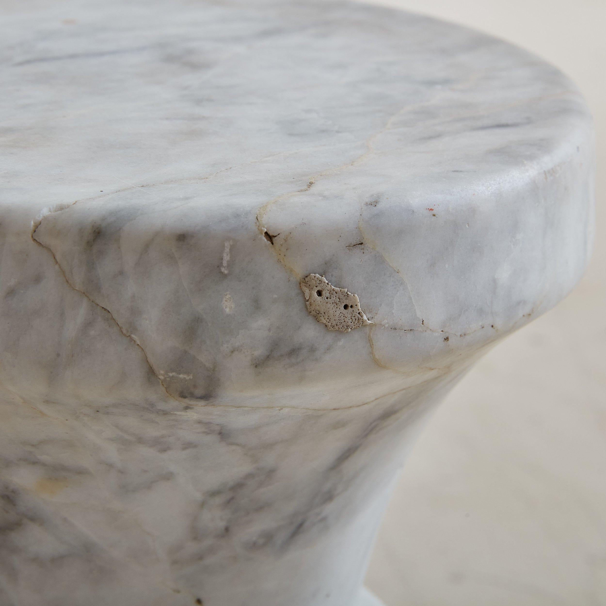 Petite Italian White Carrara Marble Stool, Italy 20th Century For Sale 4