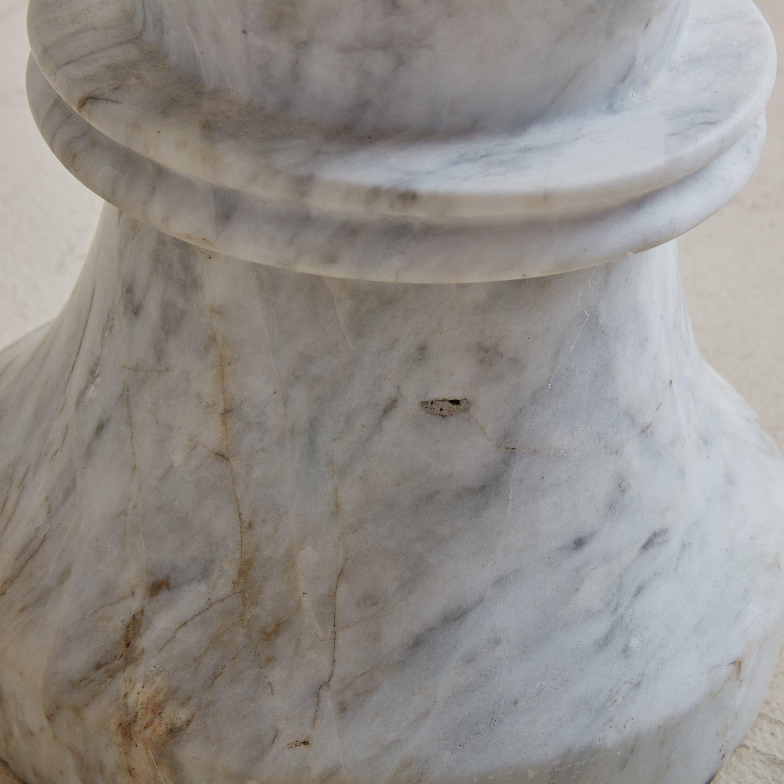 Petite Italian White Carrara Marble Stool, Italy 20th Century For Sale 5