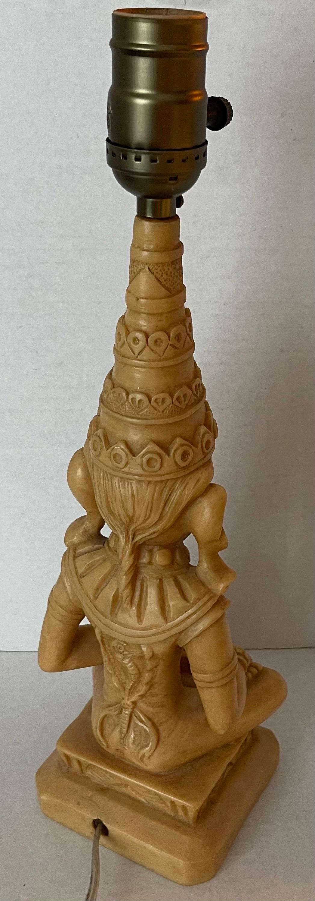 Chinoiseries Petite lampe Bouddha de style James Mont en vente