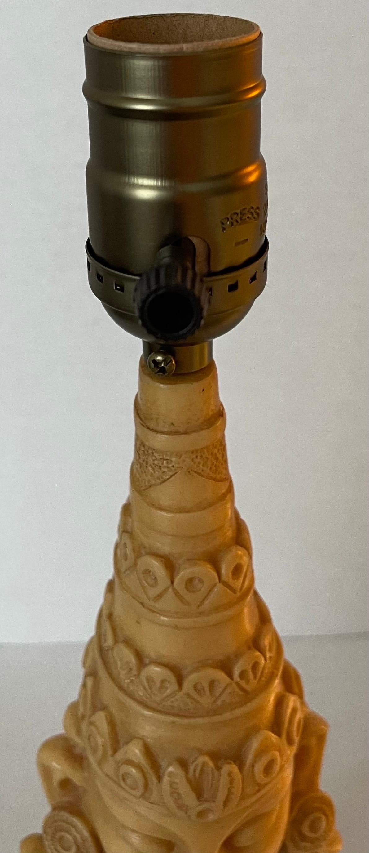 Petite lampe Bouddha de style James Mont Bon état - En vente à Stamford, CT