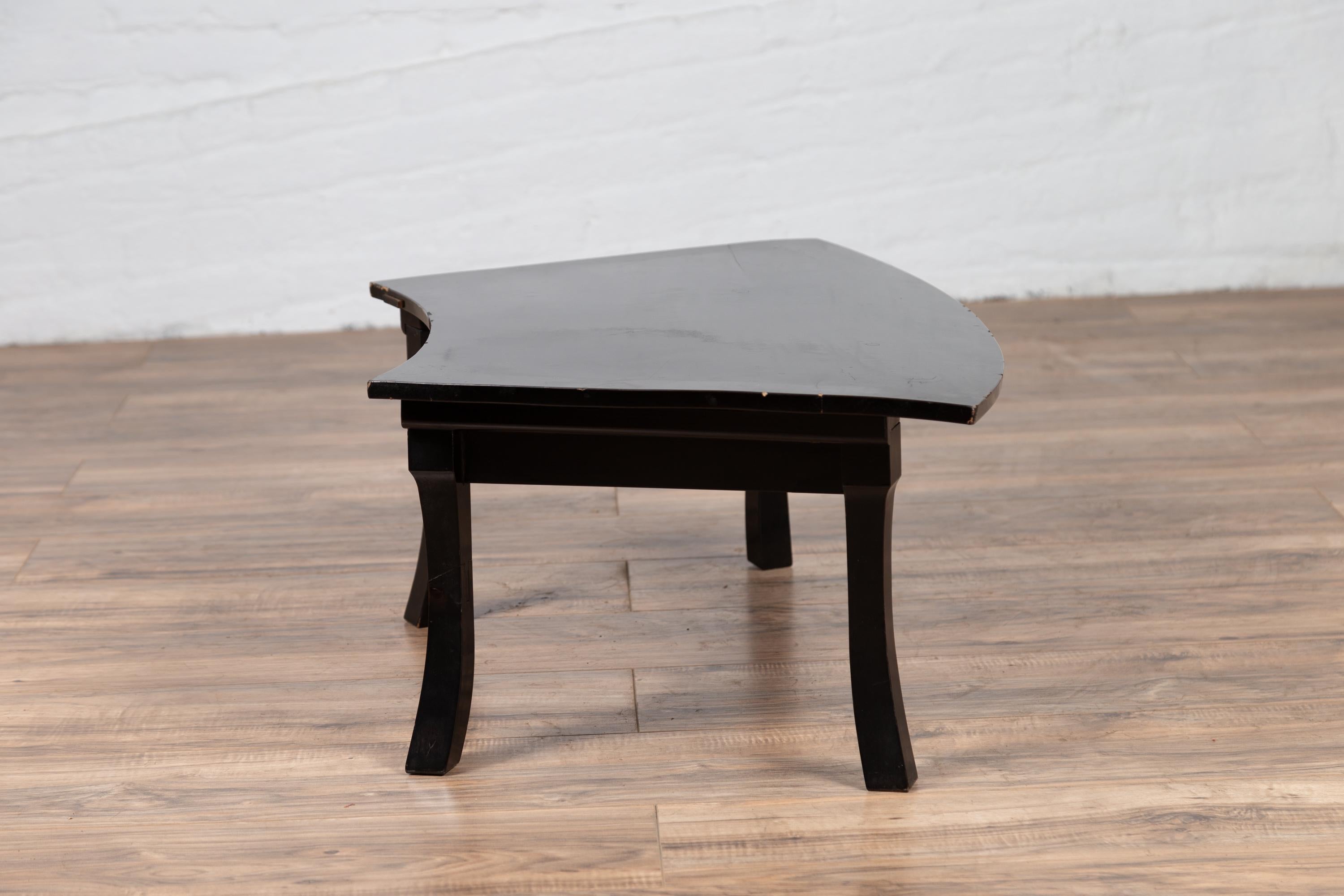 Petite Japanese Taishō Period Black Lacquered Tea Table with Folding Legs 2