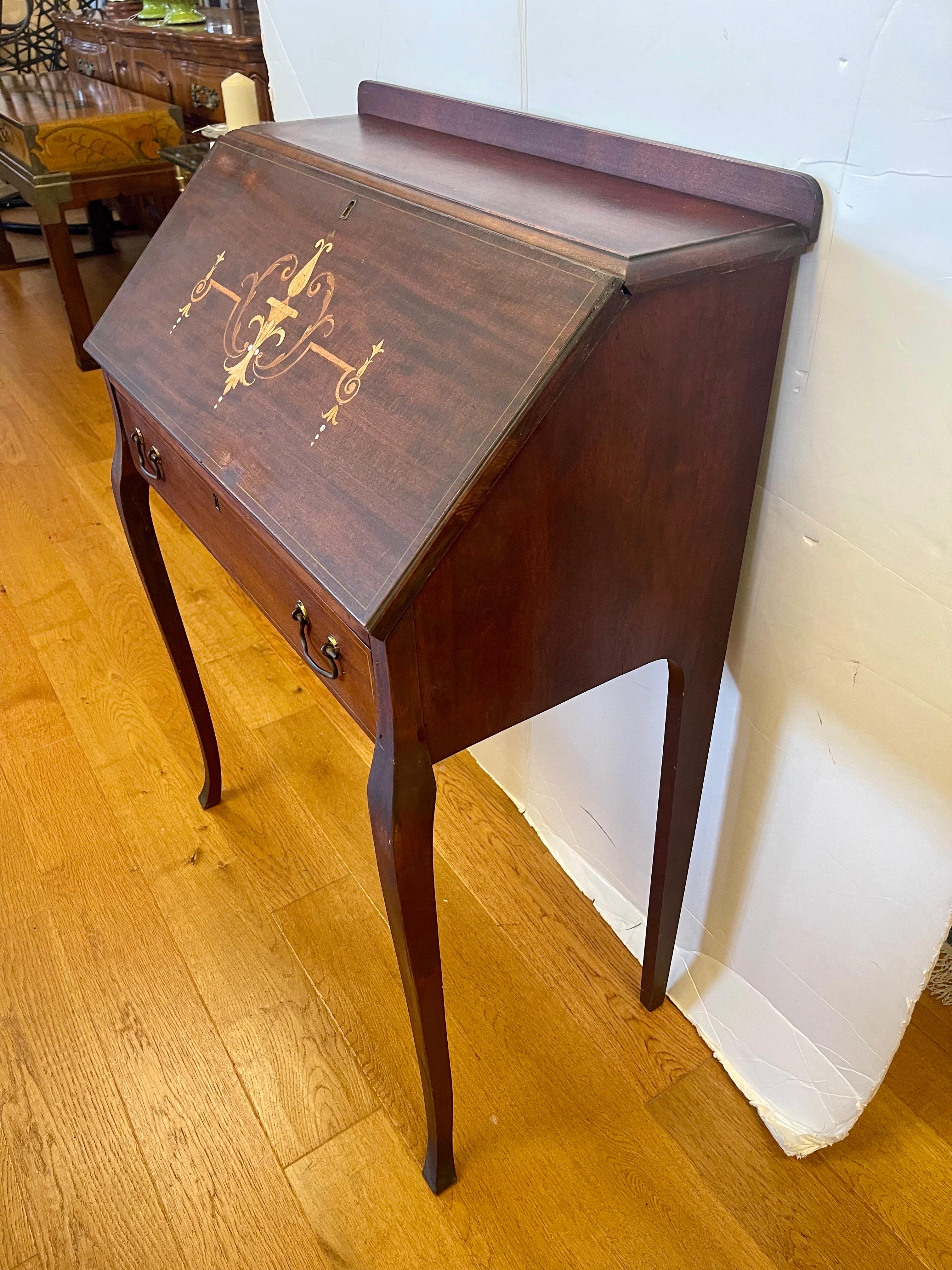 Petite Late 19th Century Queen Anne Slant Front Mahogany Desk Secretary Table In Good Condition In West Hartford, CT