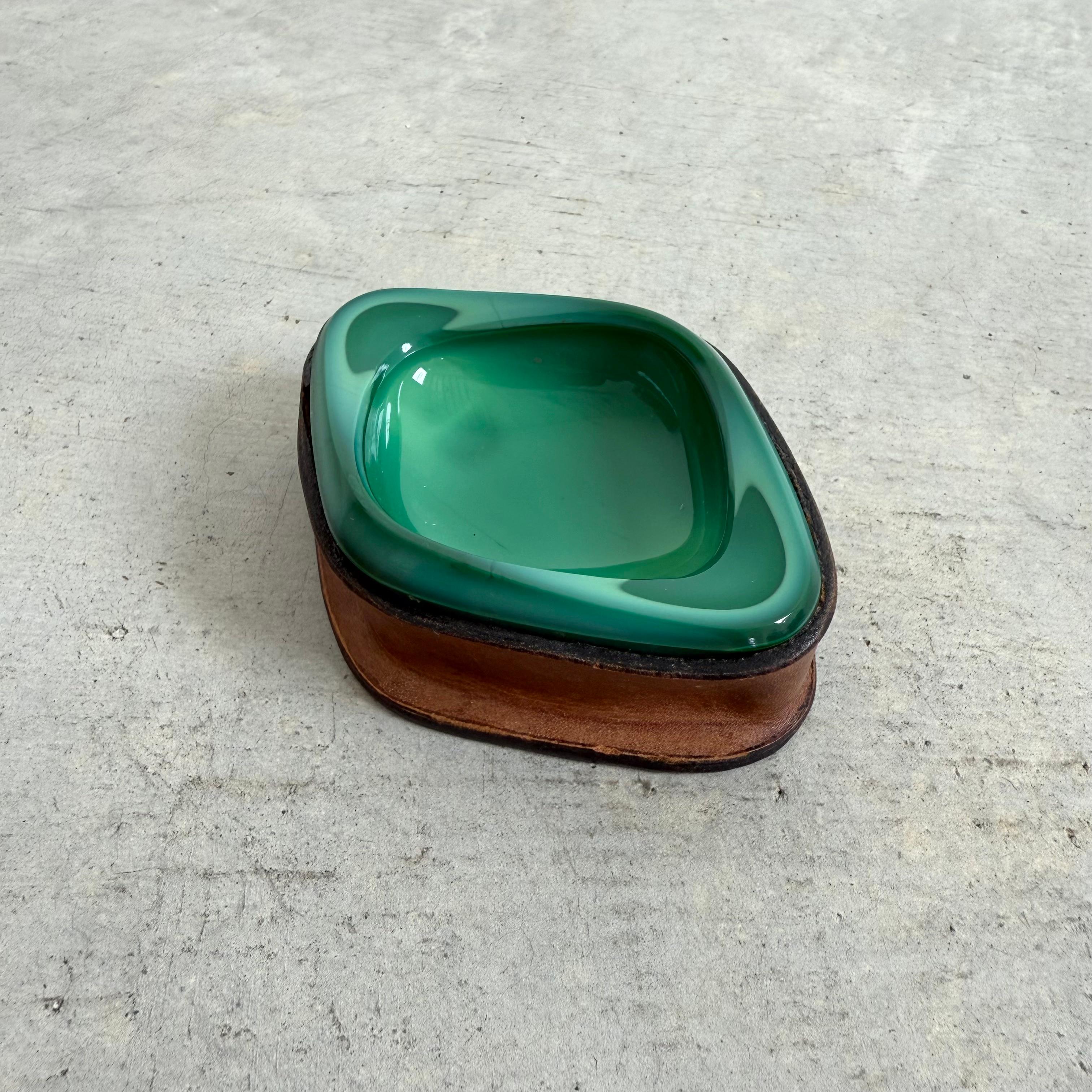 Milieu du XXe siècle Petite Leather and Ceramic Ashtray, 1960s France en vente