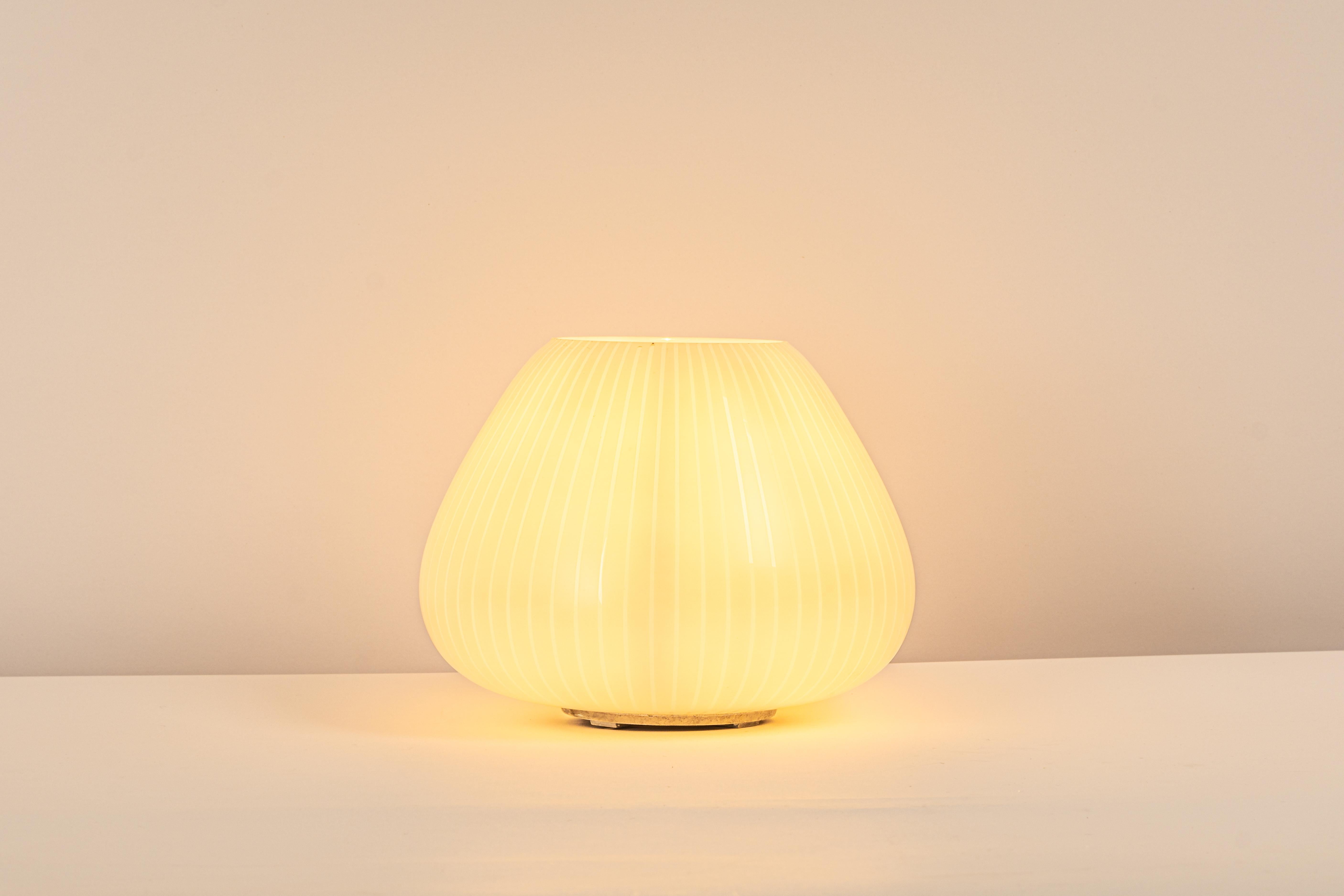 Milieu du XXe siècle Petit luminaire conçu par Wagenfeld Peill & Putzler, Juno, Allemagne, années 50 en vente