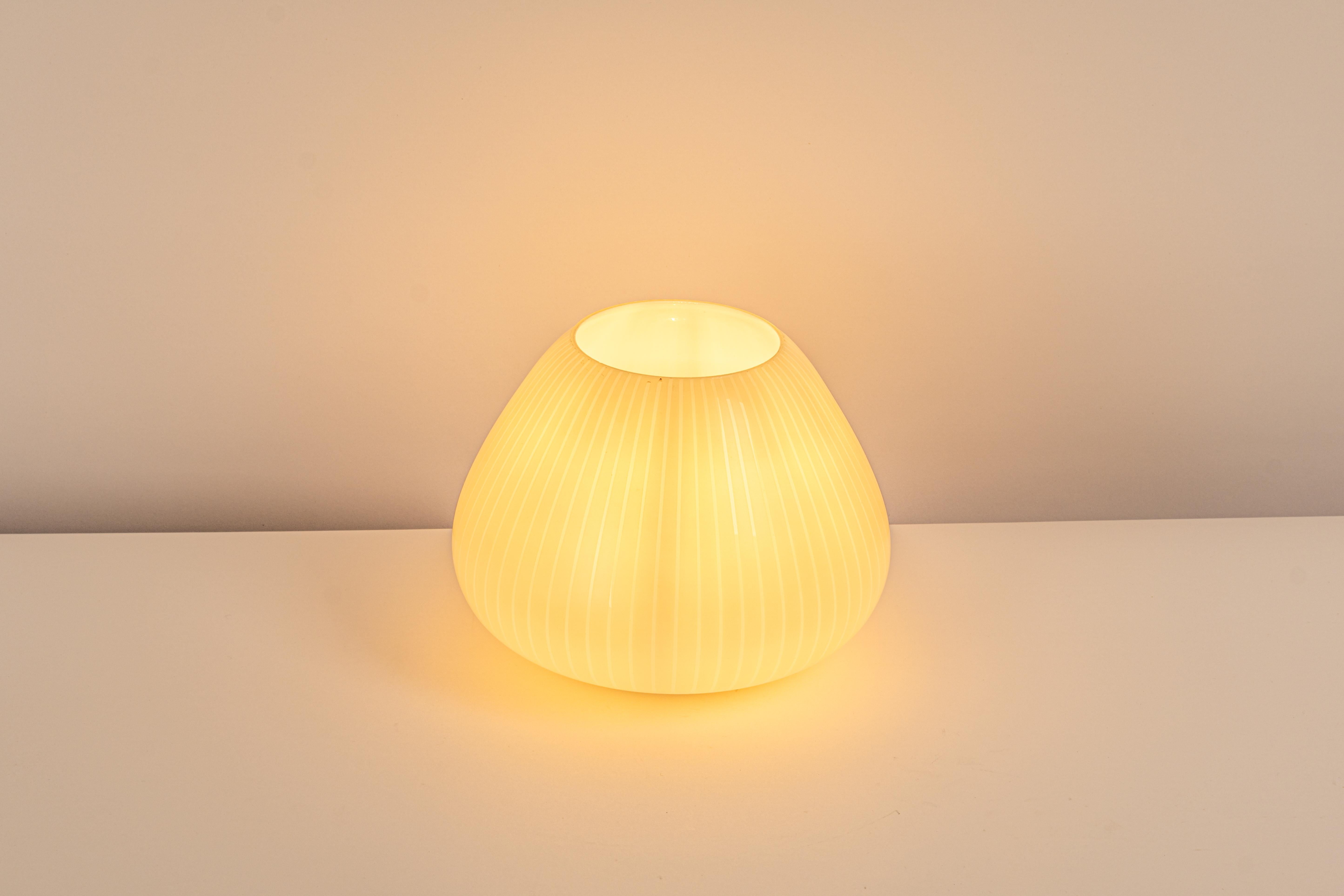 Verre d'art Petit luminaire conçu par Wagenfeld Peill & Putzler, Juno, Allemagne, années 50 en vente