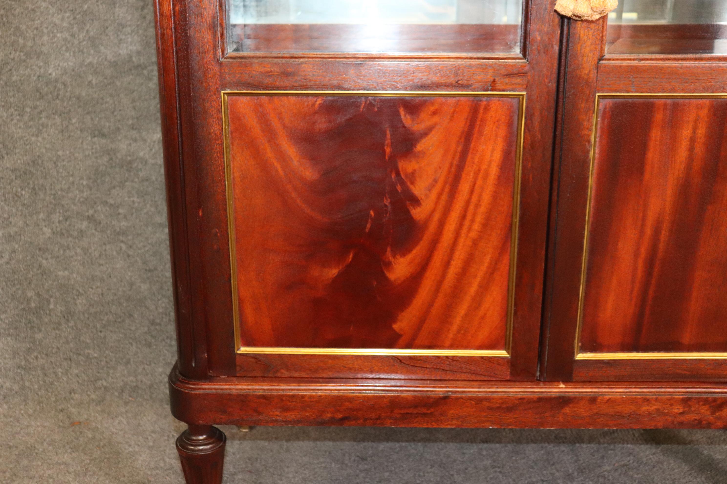 Petite Lighted French Flame Mahogany Louis XVI Directoire Vitrine Marble Top For Sale 7