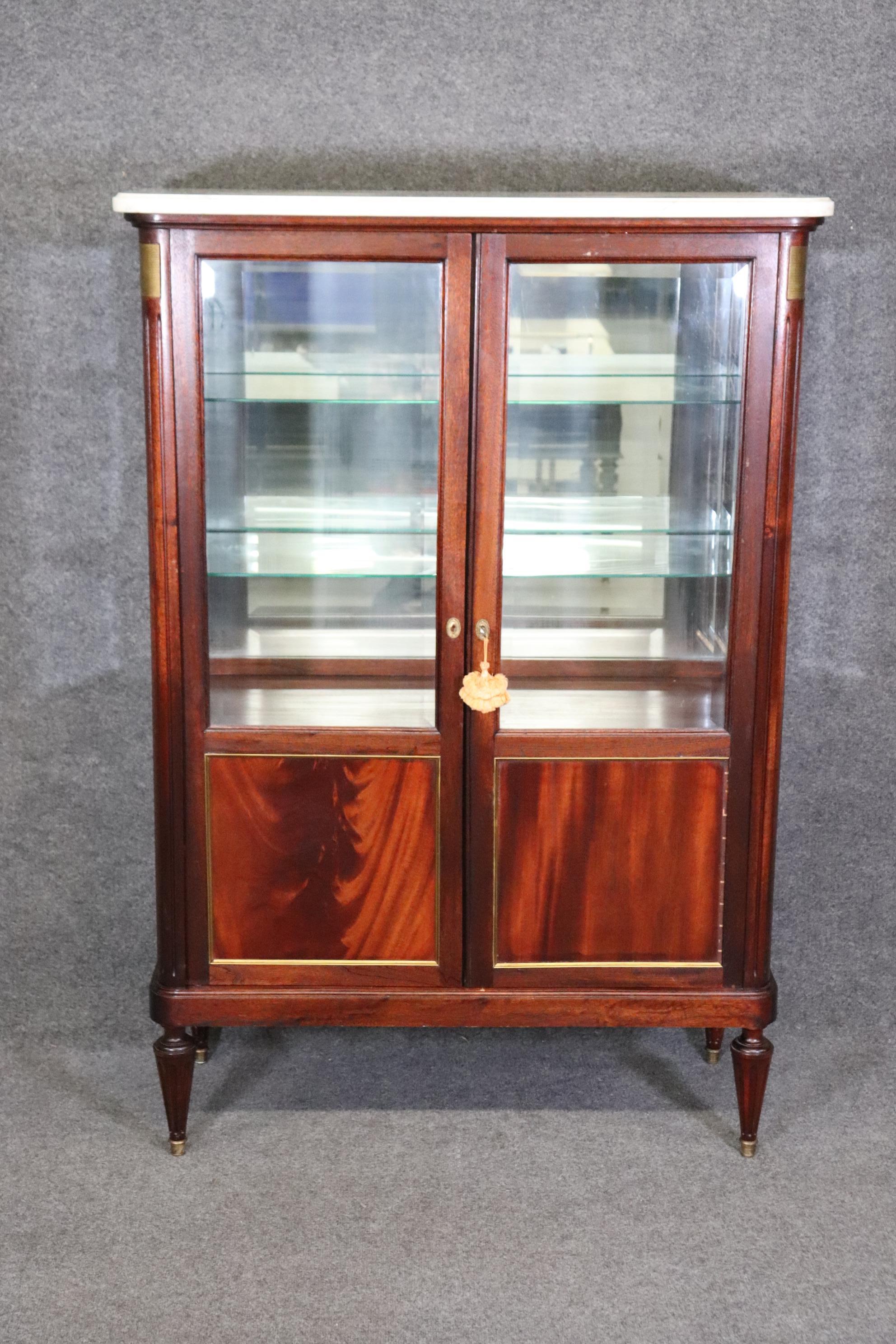 Petite Lighted French Flame Mahogany Louis XVI Directoire Vitrine Marble Top For Sale 1