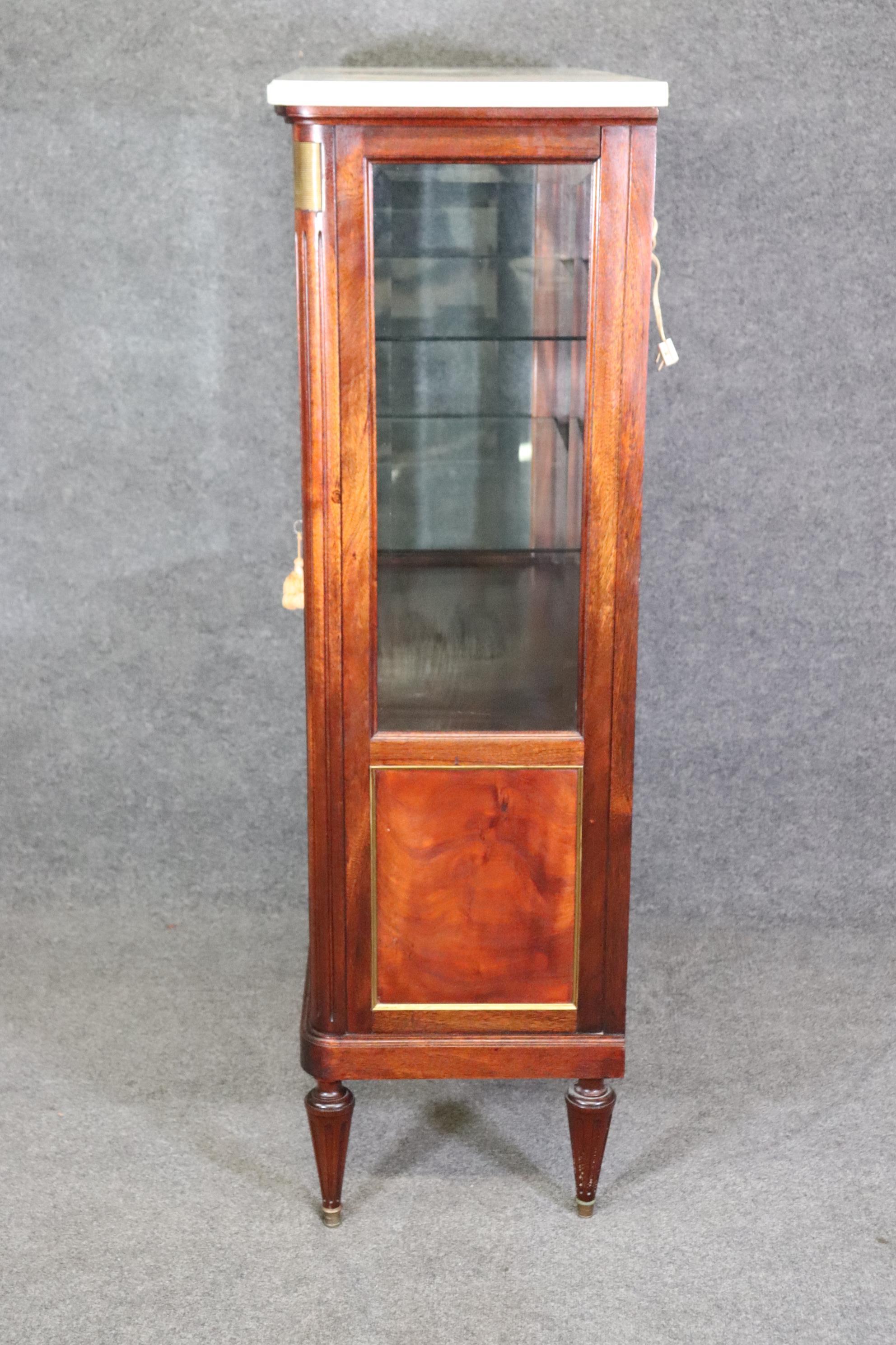 Petite Lighted French Flame Mahogany Louis XVI Directoire Vitrine Marble Top For Sale 2