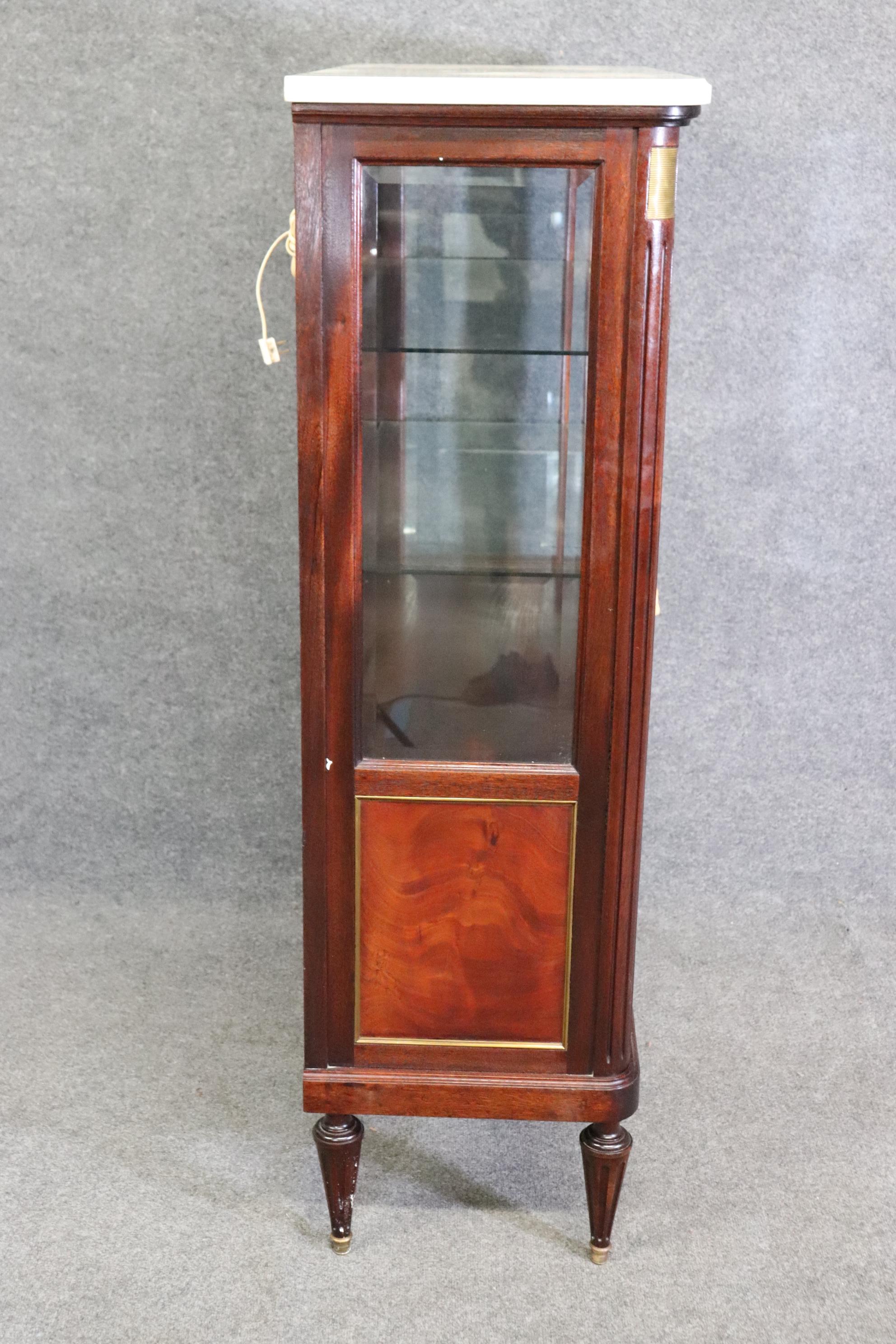Petite Lighted French Flame Mahogany Louis XVI Directoire Vitrine Marble Top For Sale 4