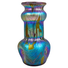 Petit vase en verre Loetz d'Autriche Jugendstil bleu vert violet, datant d'environ 1901