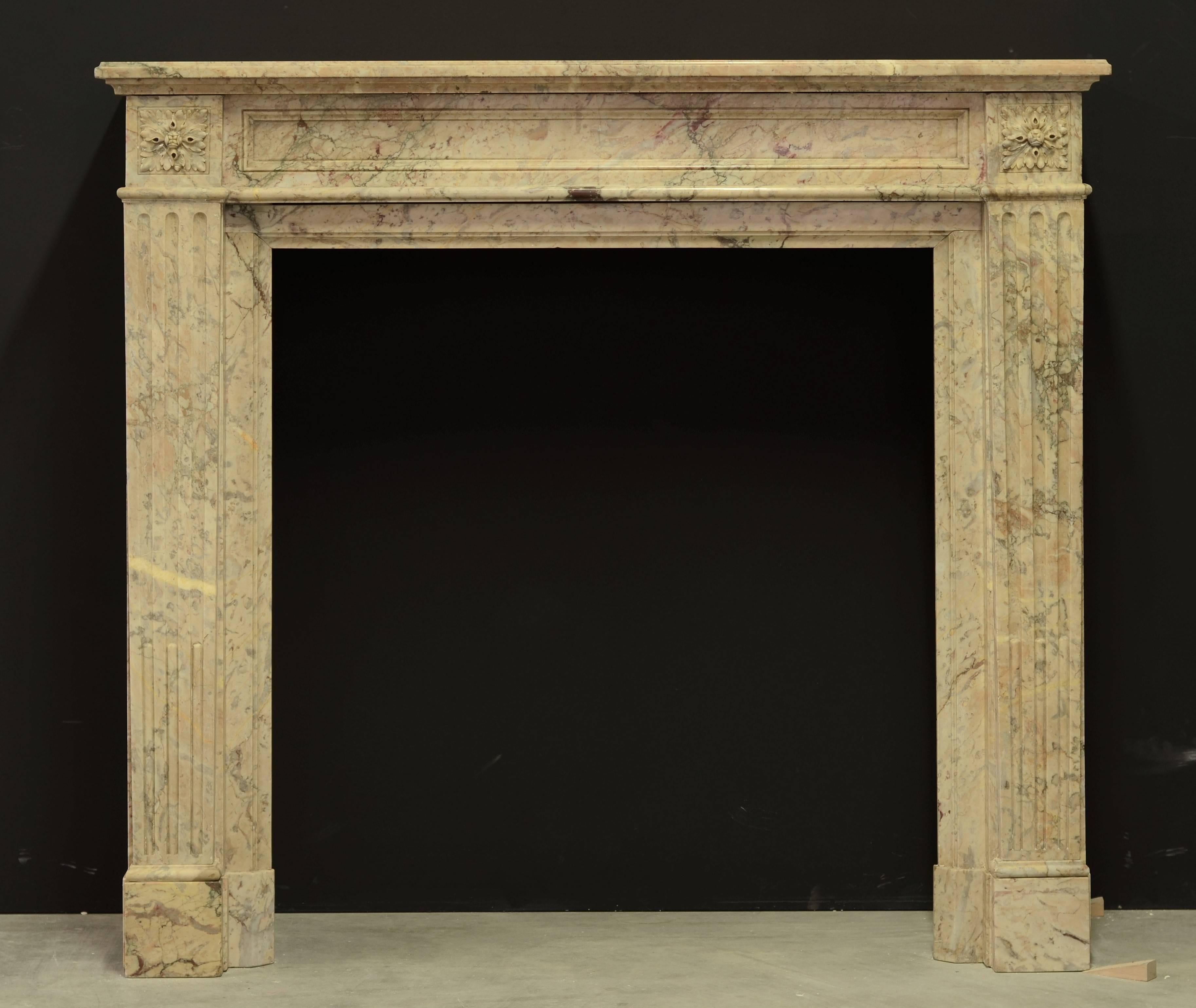 Lovely petite French Louis XVI mantel, 19th century
Very decorative, perfect dimensions.

Ready to be shipped and installed.
Minor restorations.

