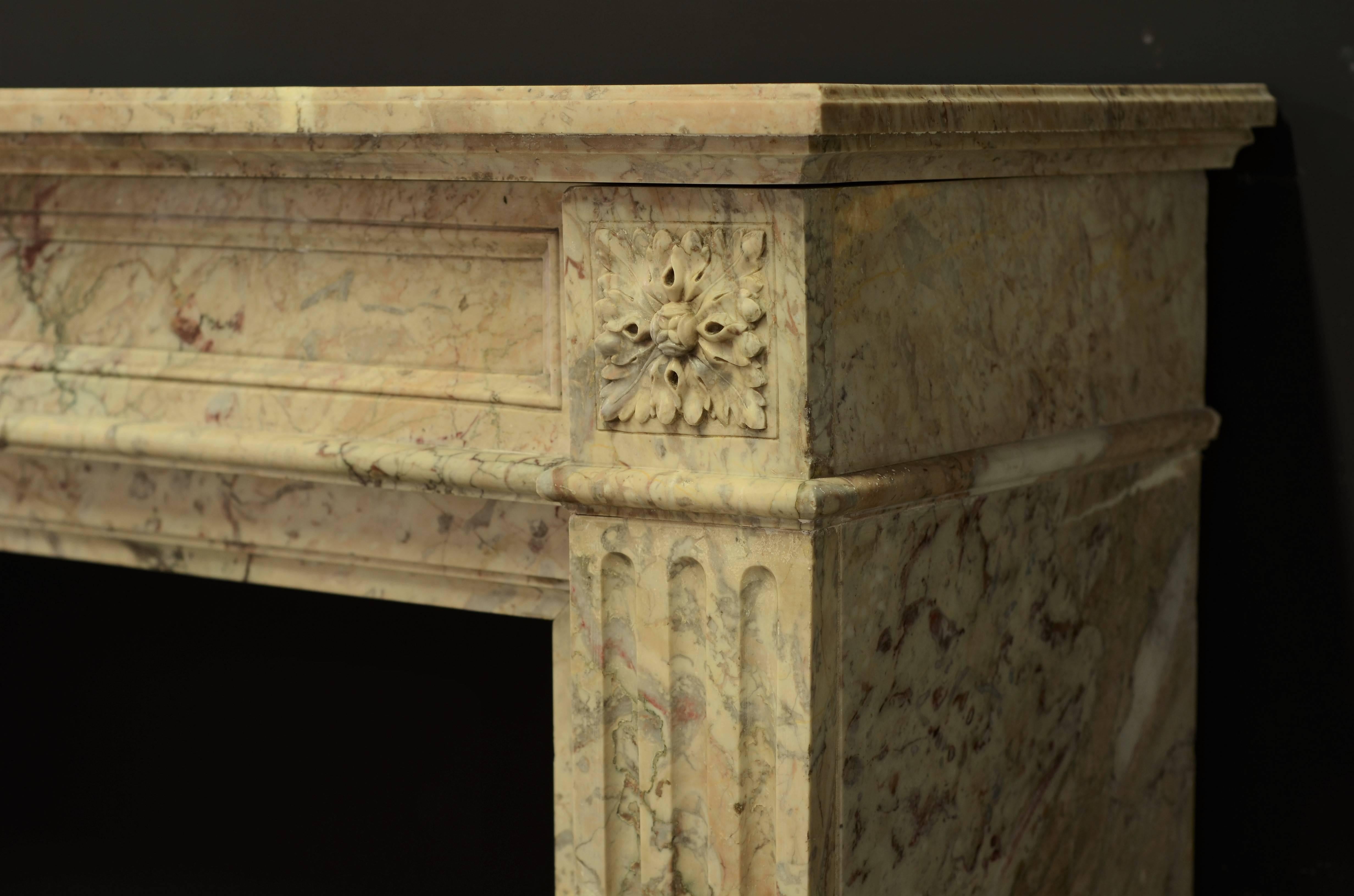 Petite Louis XVI Fireplace Mantel in Beautiful Escalette Marble In Excellent Condition In Haarlem, Noord-Holland