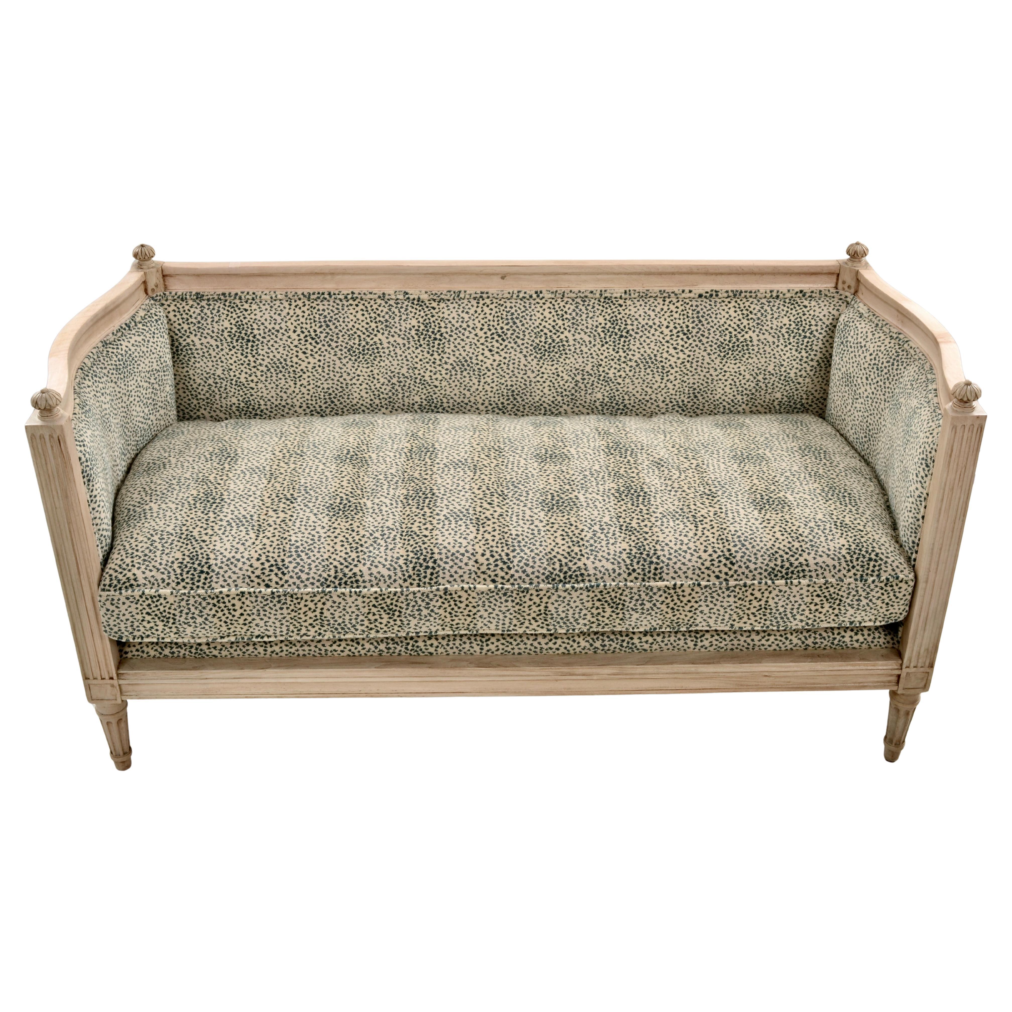 Petite Louis XVI Style Loveseat, Frankreich um 1920 (Adamstil) im Angebot