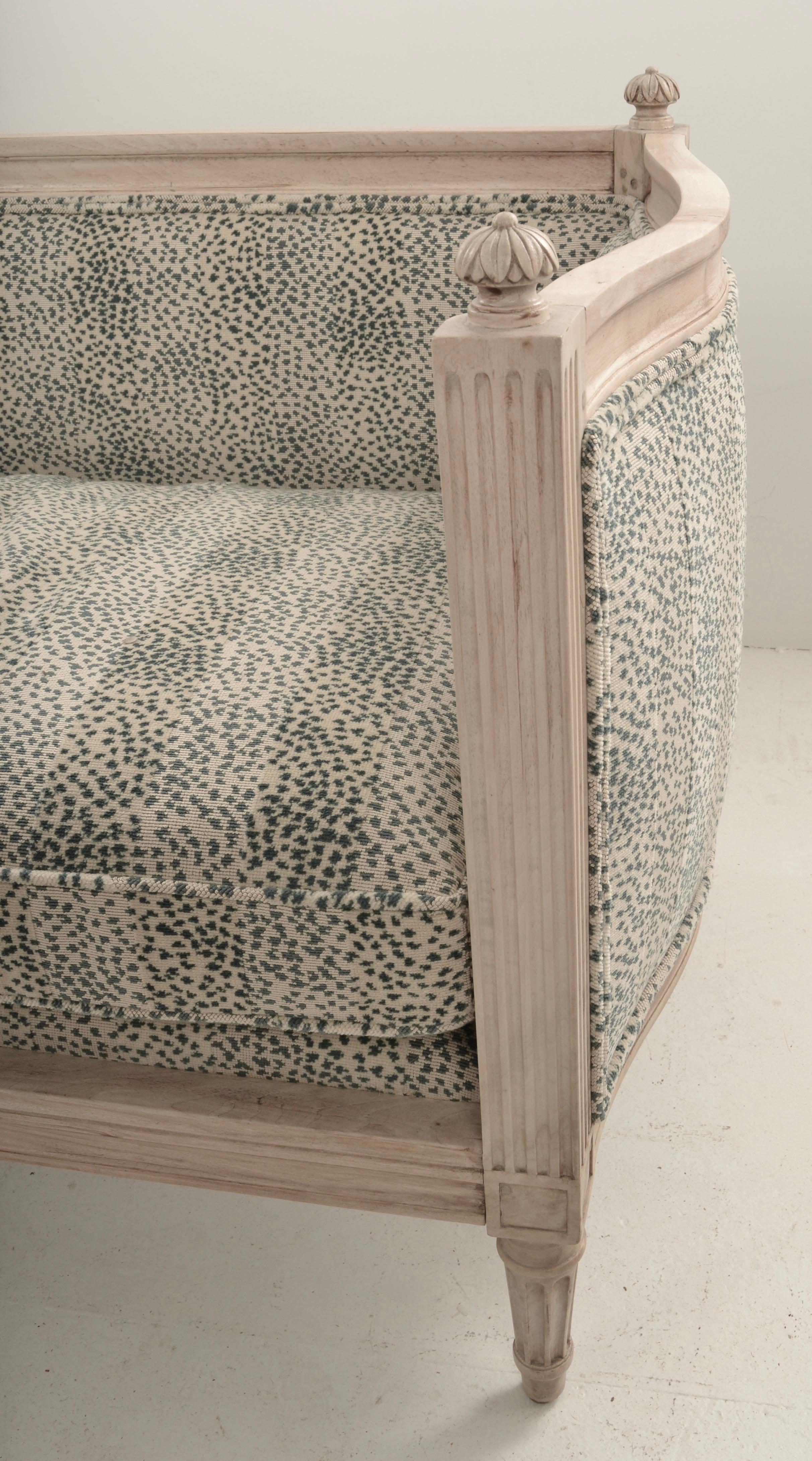 Petite Louis XVI Style Loveseat, Frankreich um 1920 im Angebot 1