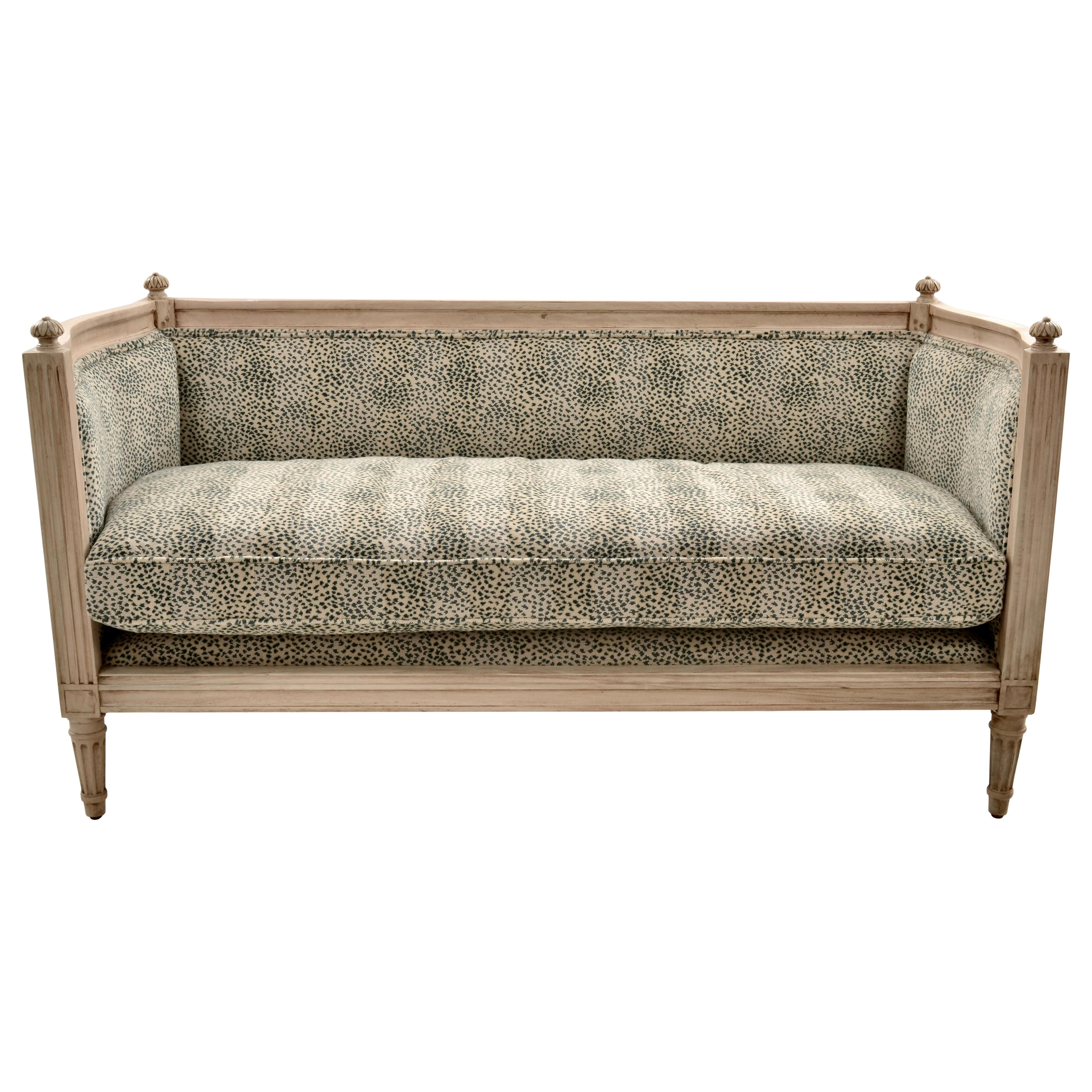 Petite Louis XVI Style Loveseat, Frankreich um 1920 im Angebot
