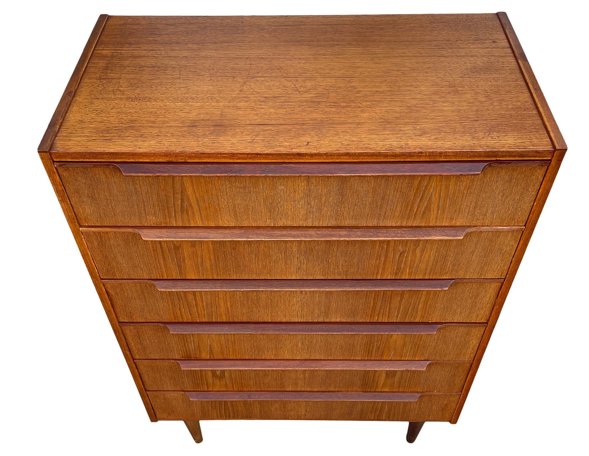 Petite mid century Danish modern 6 drawer small teak dresser. Very small teak Dresser with carved teak handles on 4 tapered legs. Great for a child's room. Located in Brooklyn NYC.