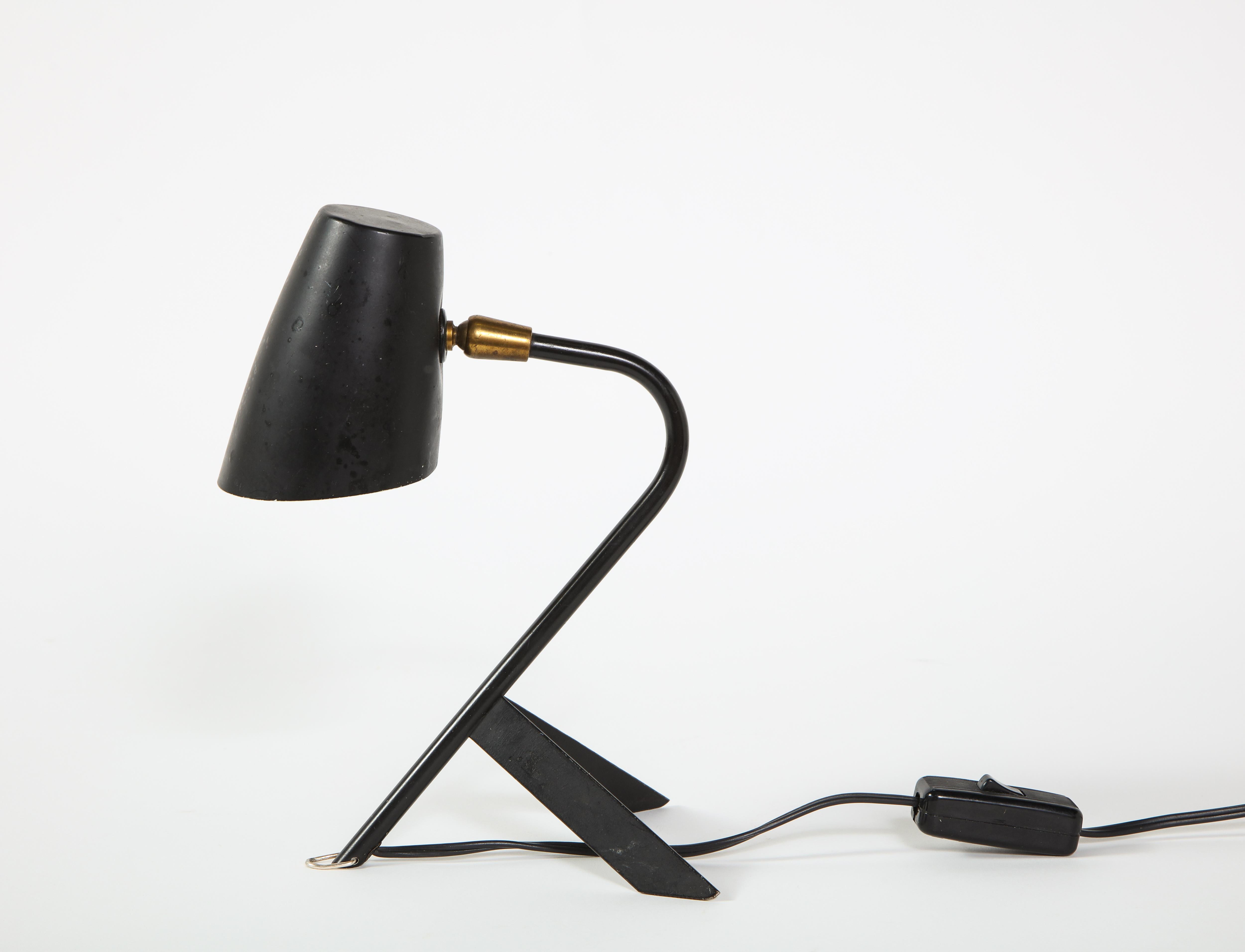 Petite midcentury French black metal desk lamp with brass detail. Shade is adjustable.

Measures: 11
