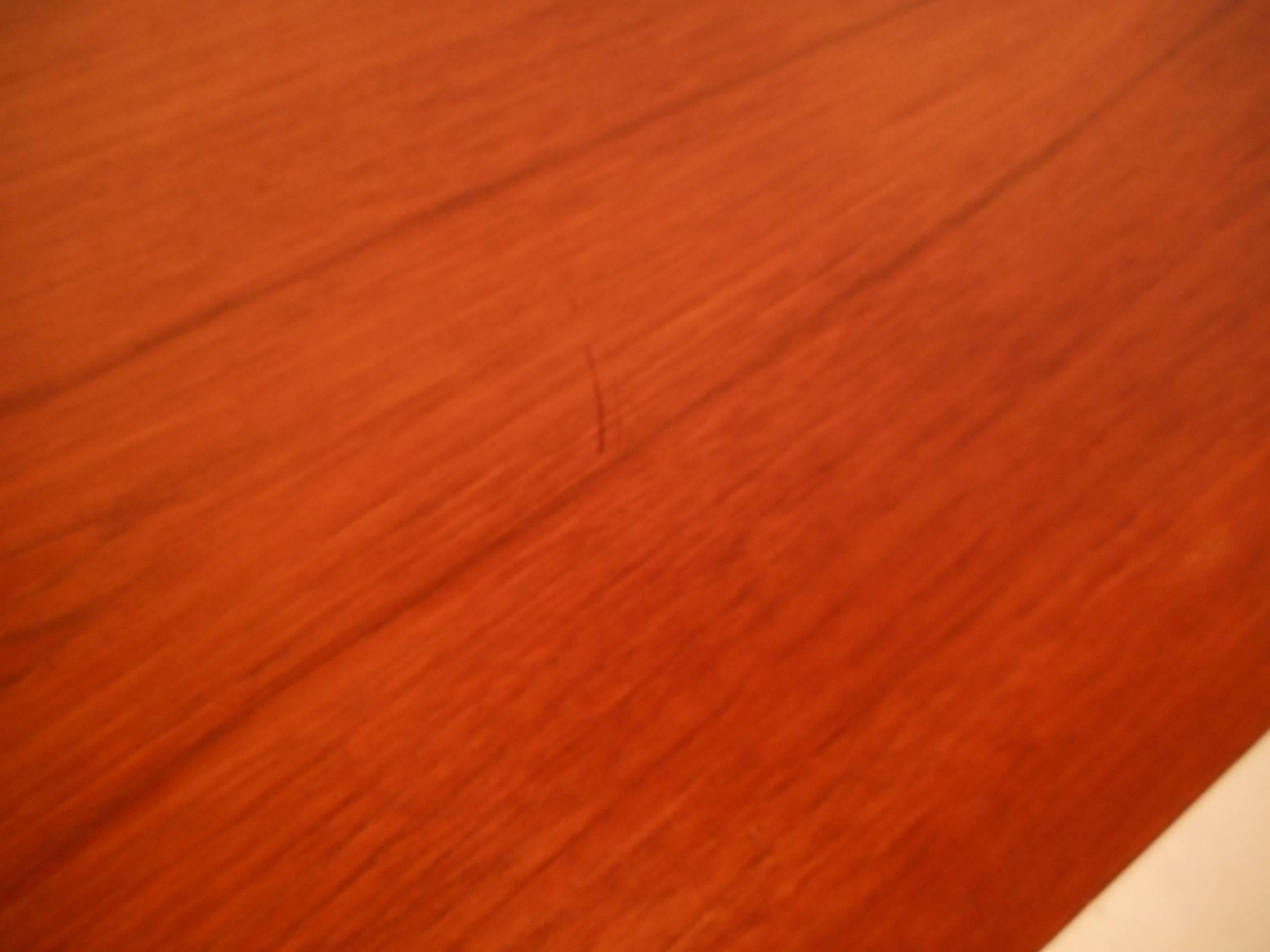 Teak Piccola credenza danese in teak della metà del secolo scorso in vendita