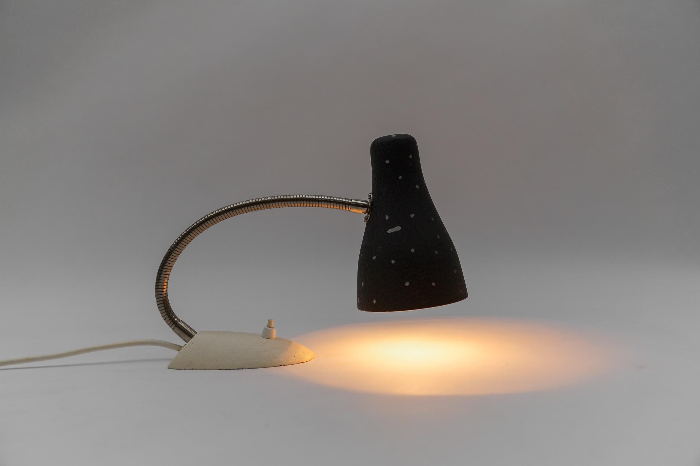 Petite Mid-Century Modern Table Lamp, 1960s In Good Condition For Sale In Nürnberg, Bayern