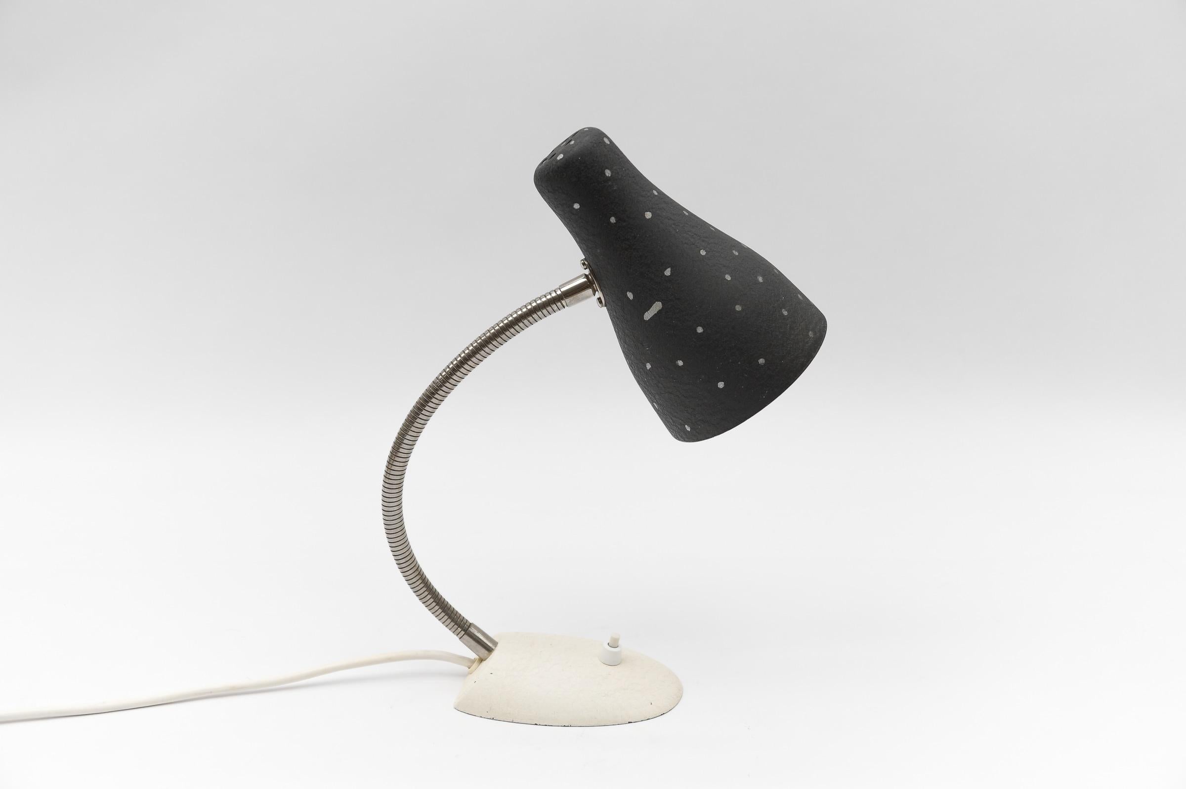 Metal Petite Mid-Century Modern Table Lamp, 1960s For Sale