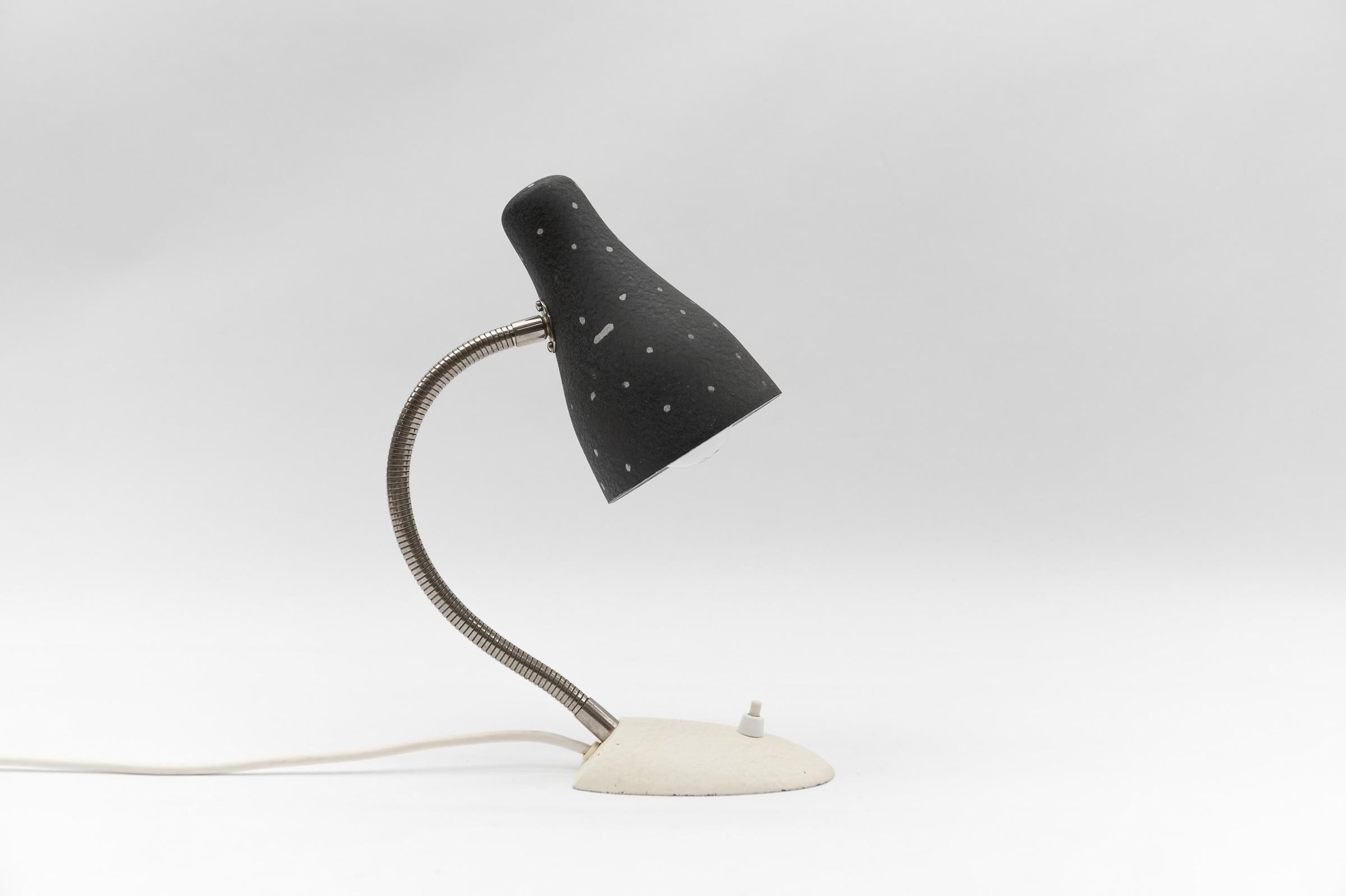 Petite Mid-Century Modern Table Lamp, 1960s For Sale 2