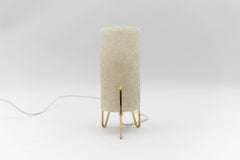 Kleine Mid-Century-Modern-Dreibein-Tischlampe aus Messing und Granat, 1960er Jahre