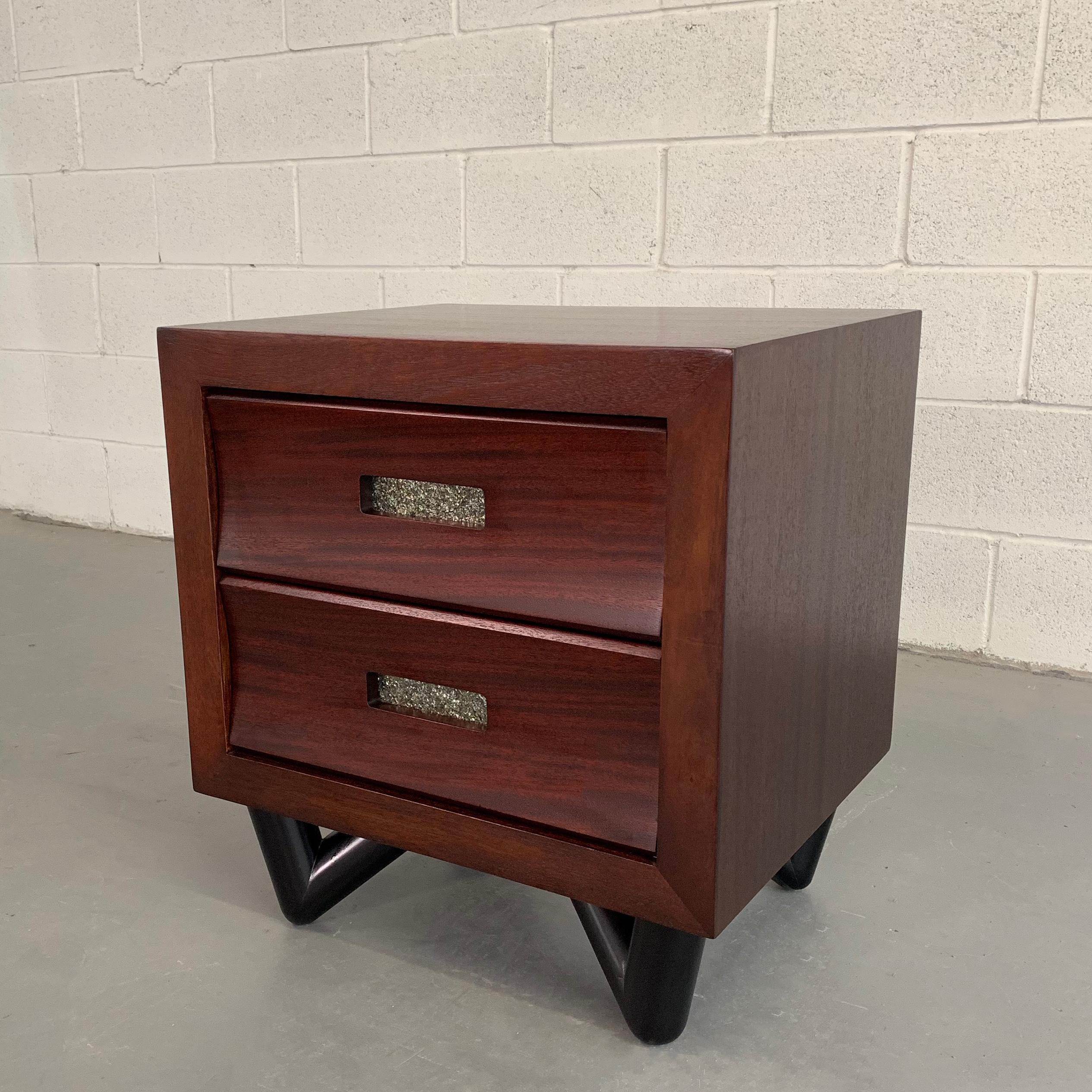 Petite Mid-Century Modern Walnut Dresser Nighstand In Good Condition In Brooklyn, NY