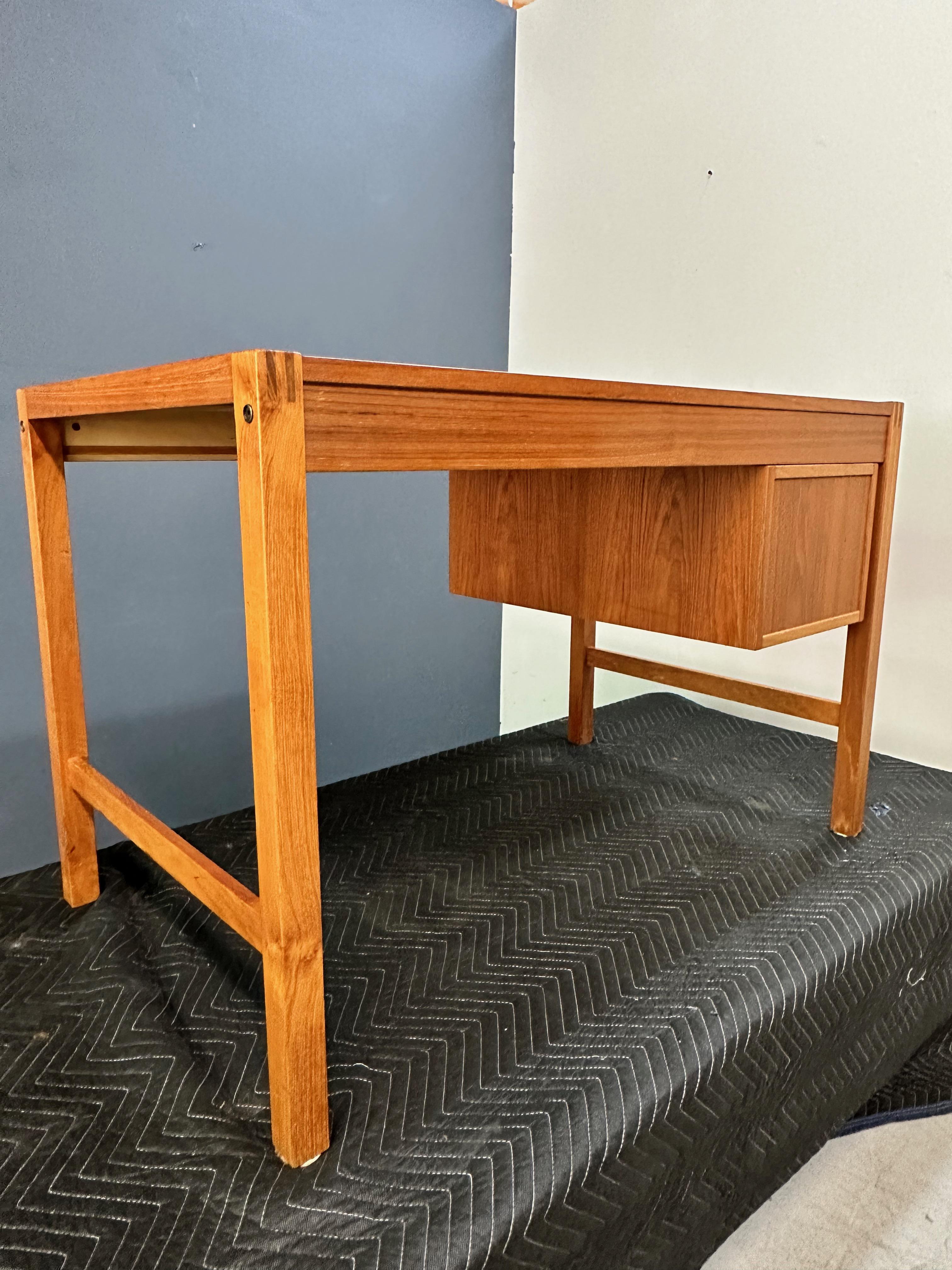 Petite Mid Century Teak Danish Desk with Sliding Drawers and Exposed Joinery  6
