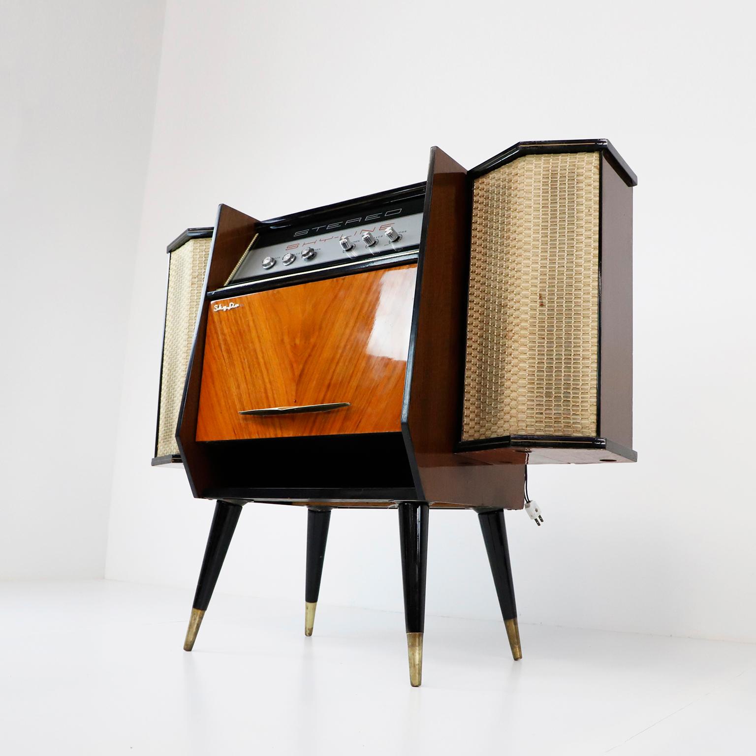 We offer this midcentury record player console in amazing vintage condition, the sound system works, circa 1950.