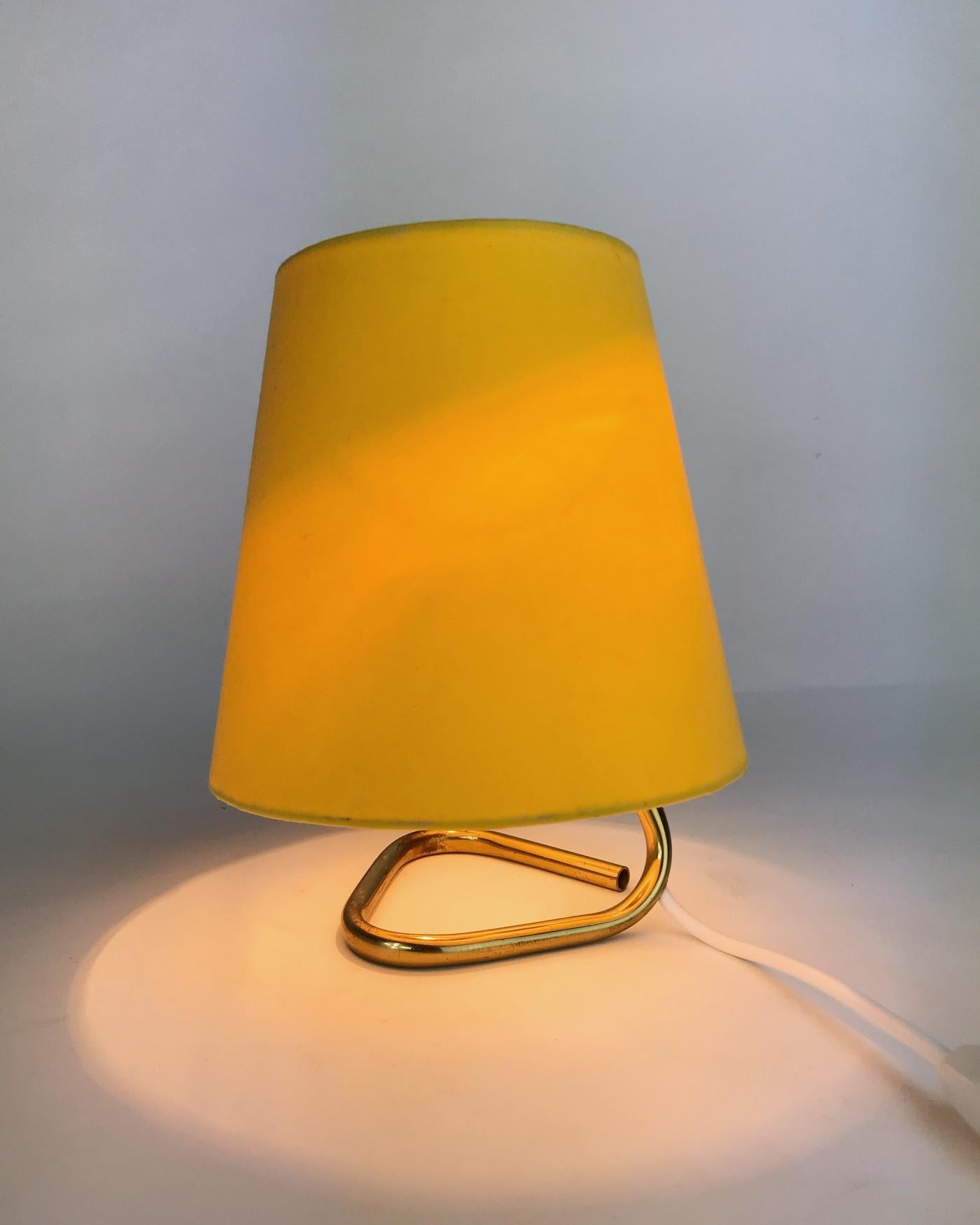 Kleine Rupert Nikoll-Nachttischlampe aus Messing aus der Mitte des Jahrhunderts, 1950er Jahre, Österreich (Moderne der Mitte des Jahrhunderts) im Angebot