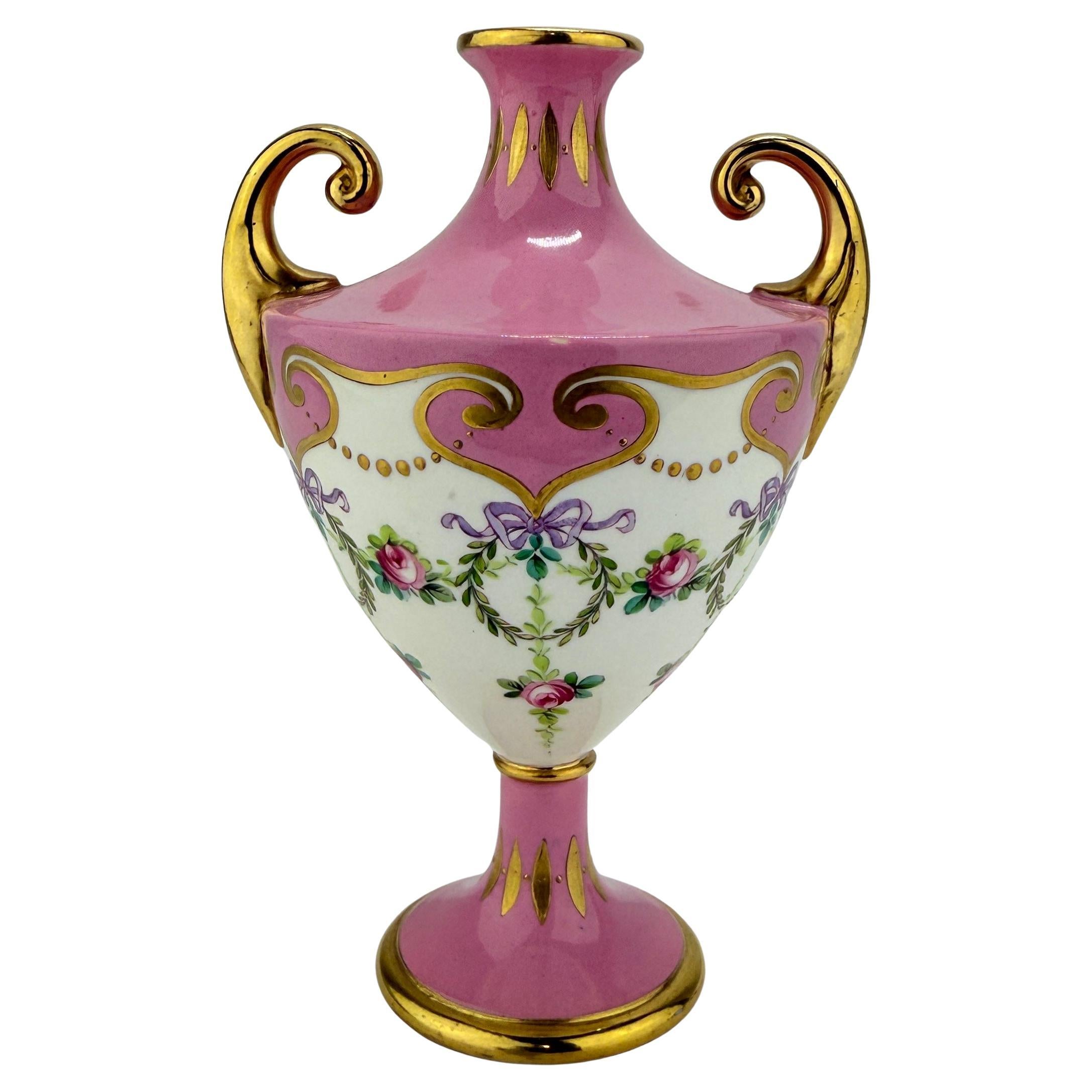 Petit vase de cabinet néoclassique en porcelaine de Mintons, vers 1891