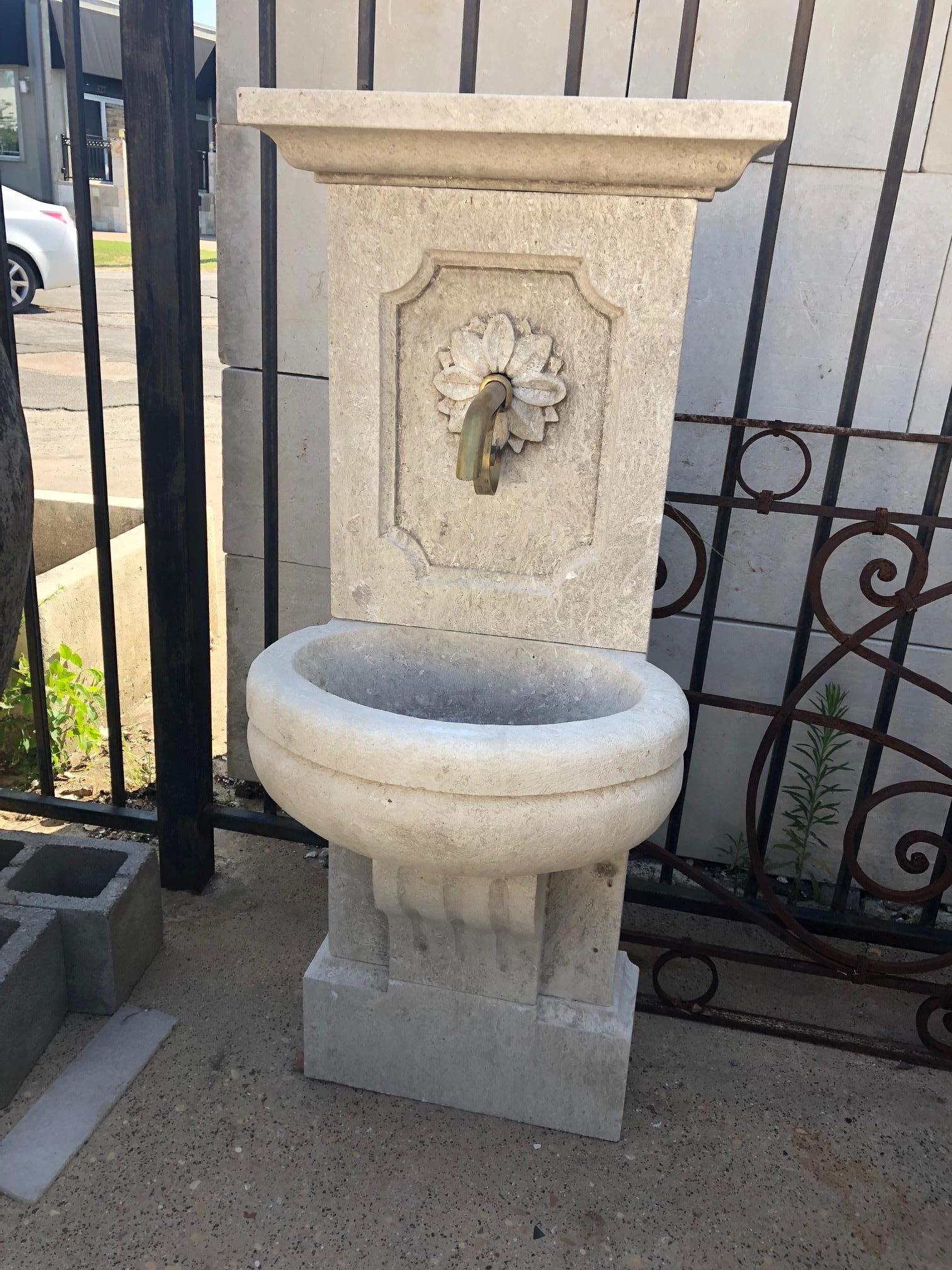 This petite limestone wall fountain was hand carved in France and features a flower motif as the focal point and flute design on the curved stand.

Origin: France

Measurements: 4'4