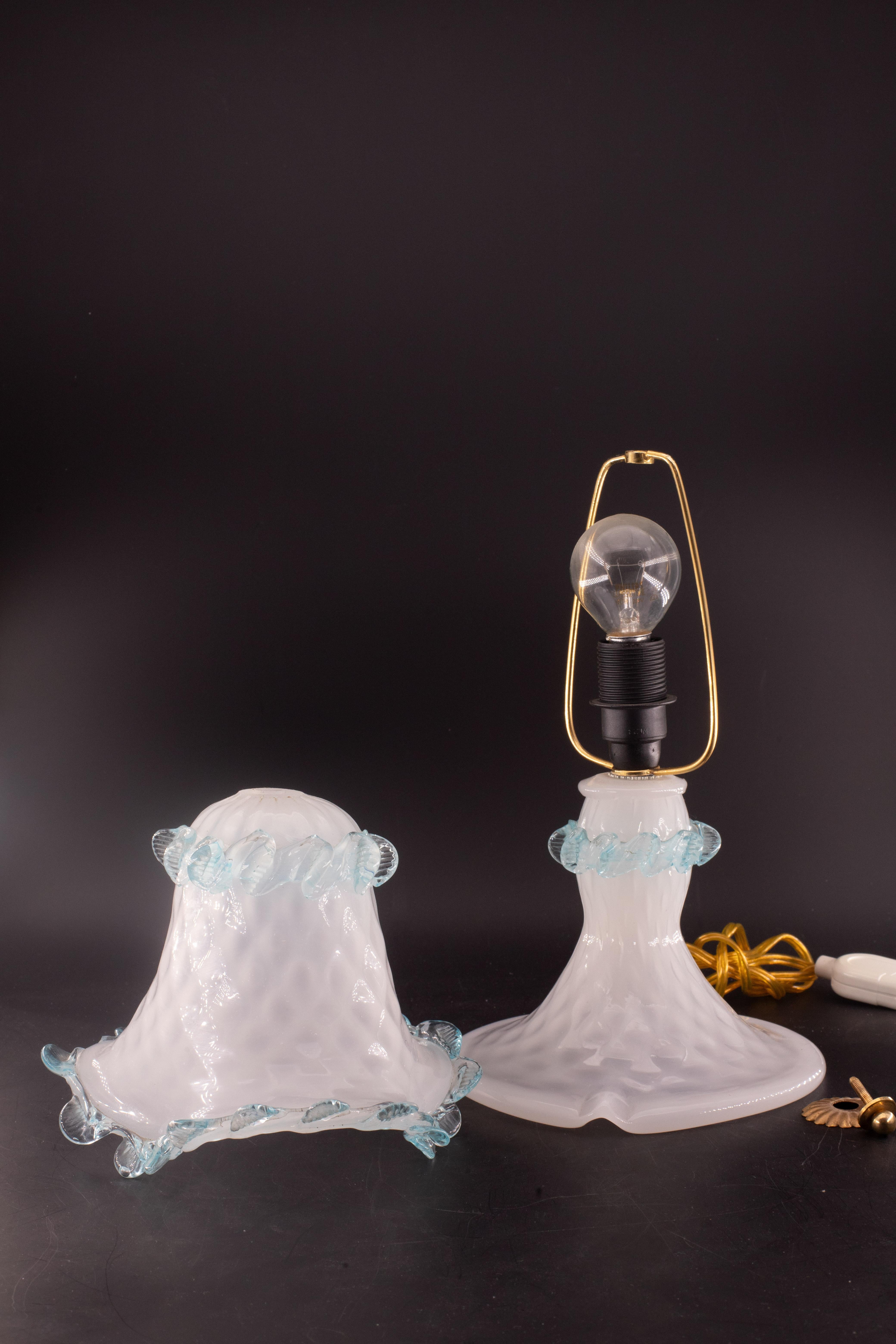 Fin du 20e siècle Petite Murano Blu et Trasparent  Lampes de table verre bullé en vente