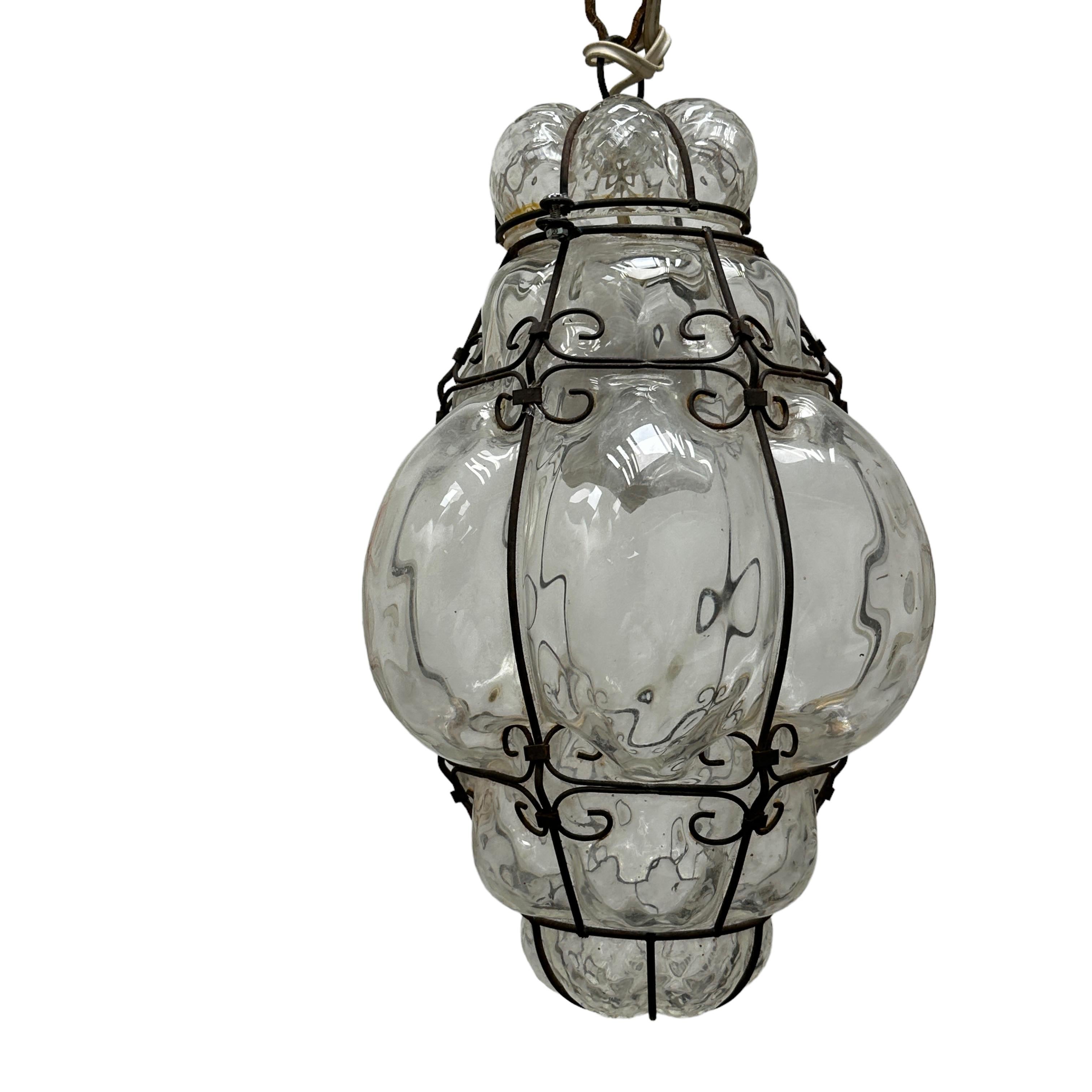 Moderne Petite lampe à suspension en verre de Murano en cage, années 1930, Italie vintage