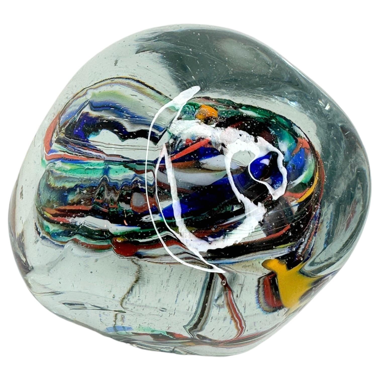 Pequeño pisapapeles de cristal de Murano Remolino interior Moderno de mediados de siglo, Italia Años 60 Hecho a mano en venta