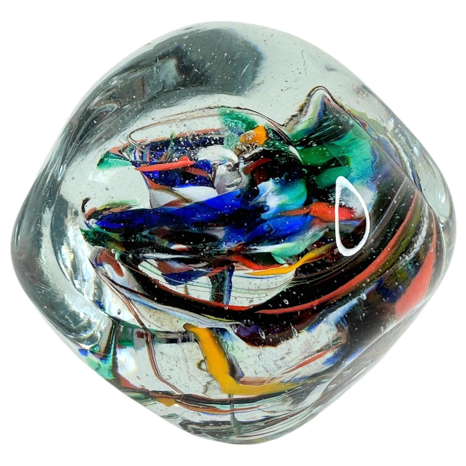 Pequeño pisapapeles de cristal de Murano Remolino interior Moderno de mediados de siglo, Italia Años 60 en Bueno estado para la venta en Nuernberg, DE