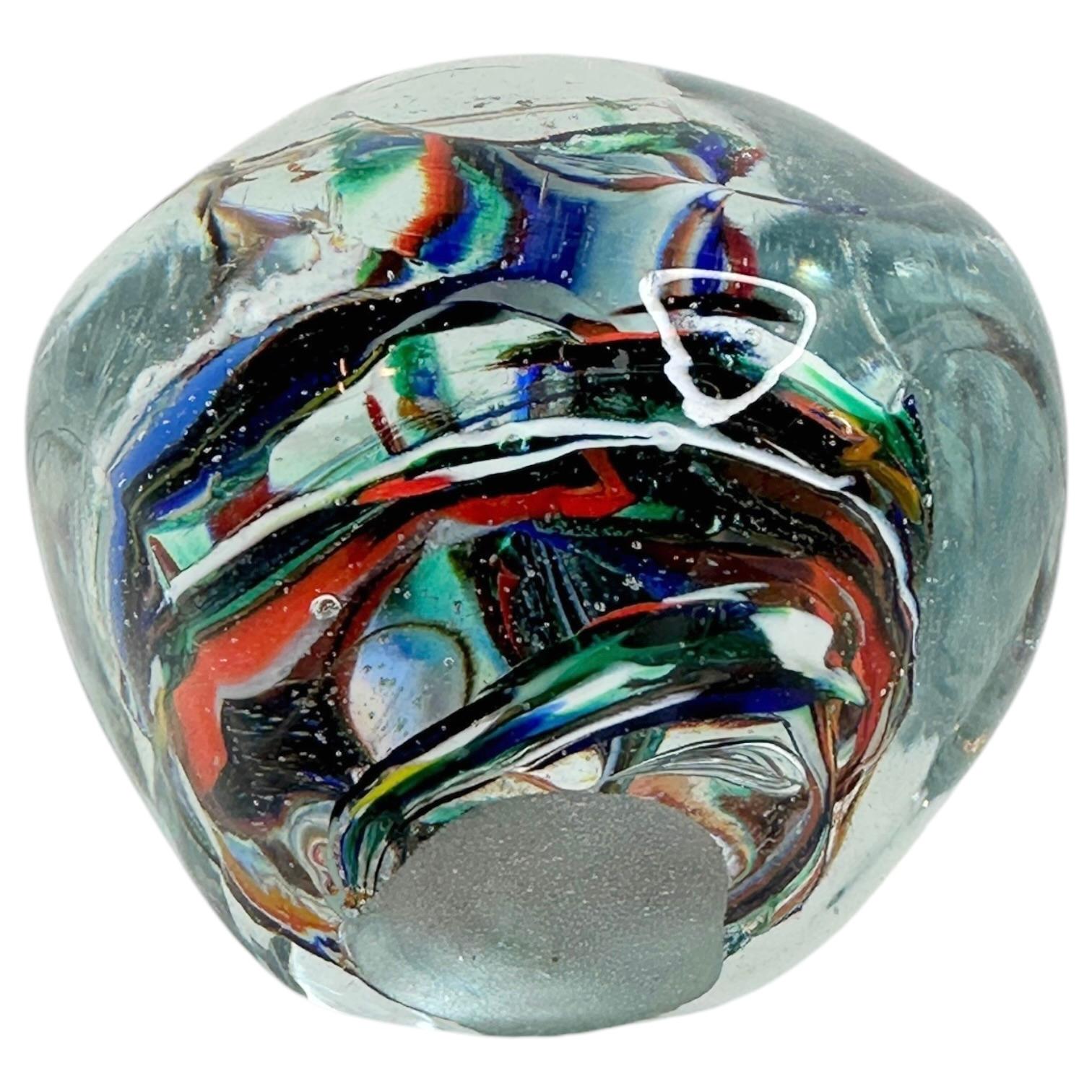 Pequeño pisapapeles de cristal de Murano Remolino interior Moderno de mediados de siglo, Italia Años 60 mediados del siglo XX en venta