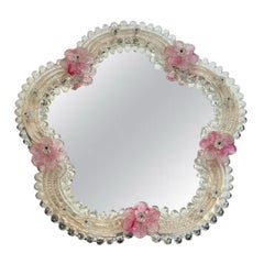 Petit miroir mural de courtoisie en verre de Murano avec fleurs roses 1960, Italie Venise