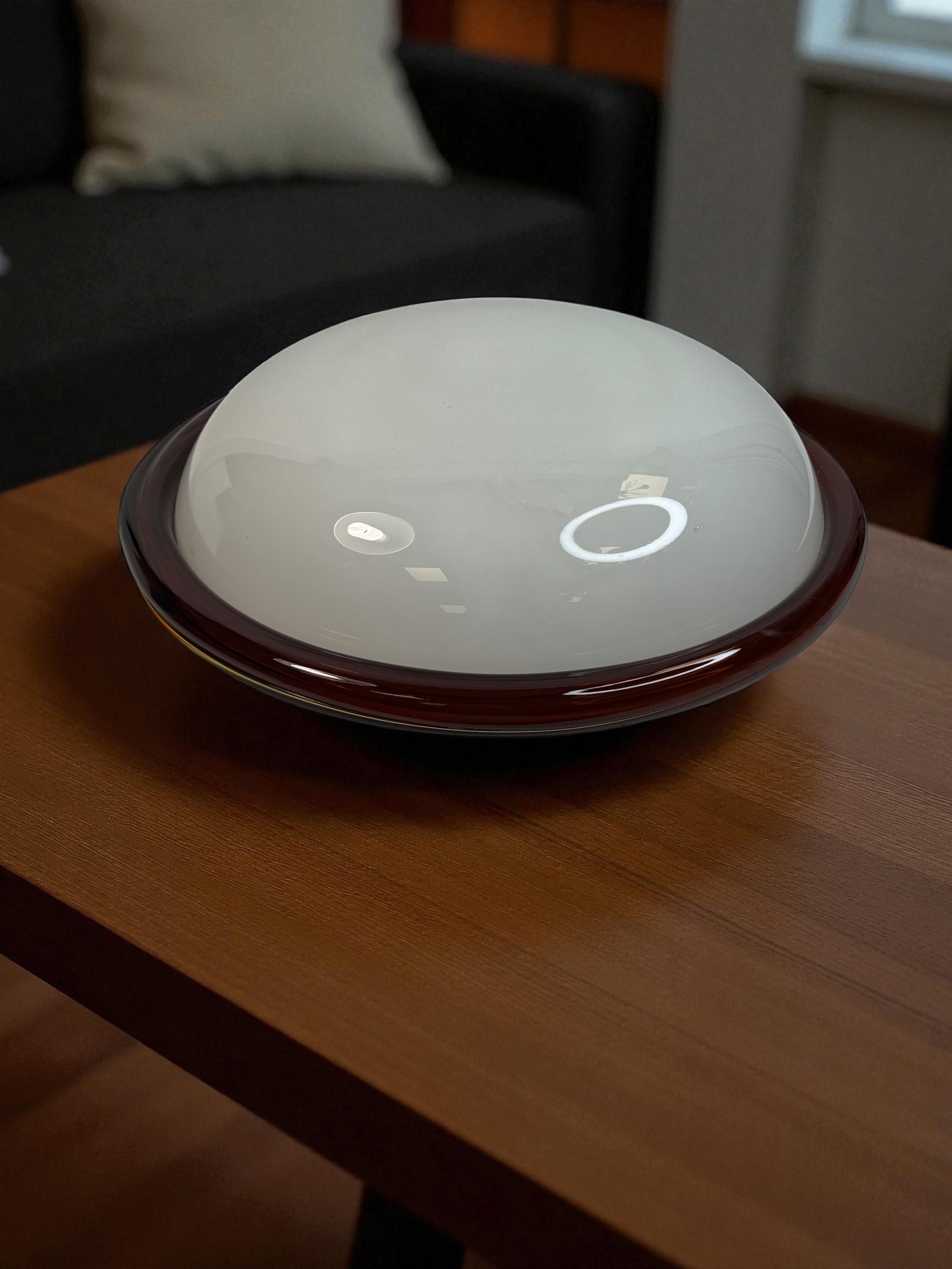 Petite Murano Opalglas & Brown Stripe Flush Mount Made by Itre Italien 1980er (Ende des 20. Jahrhunderts) im Angebot