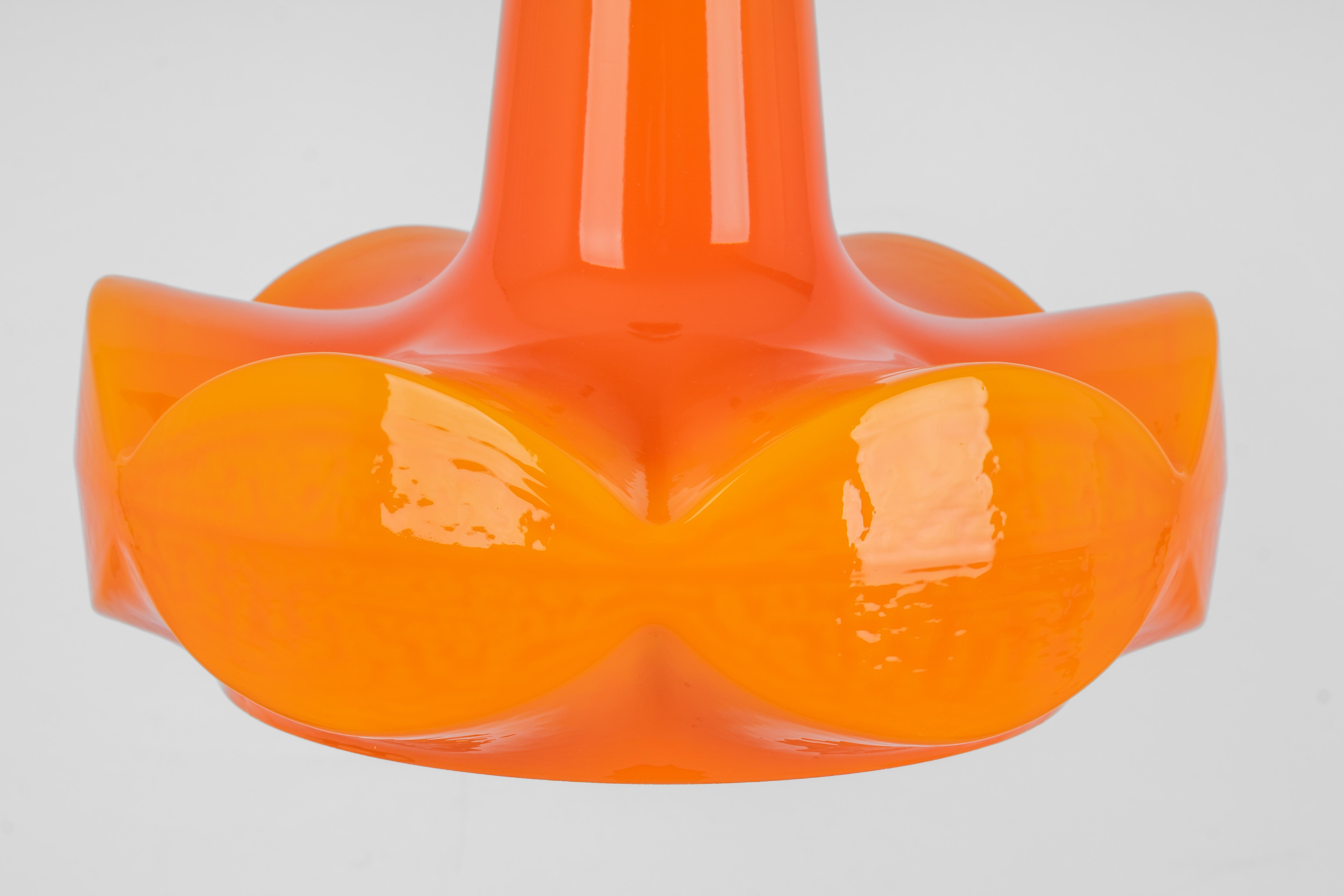 Allemand Petite lampe  suspension en verre orange de Peill Putzler, Allemagne, 1970 en vente